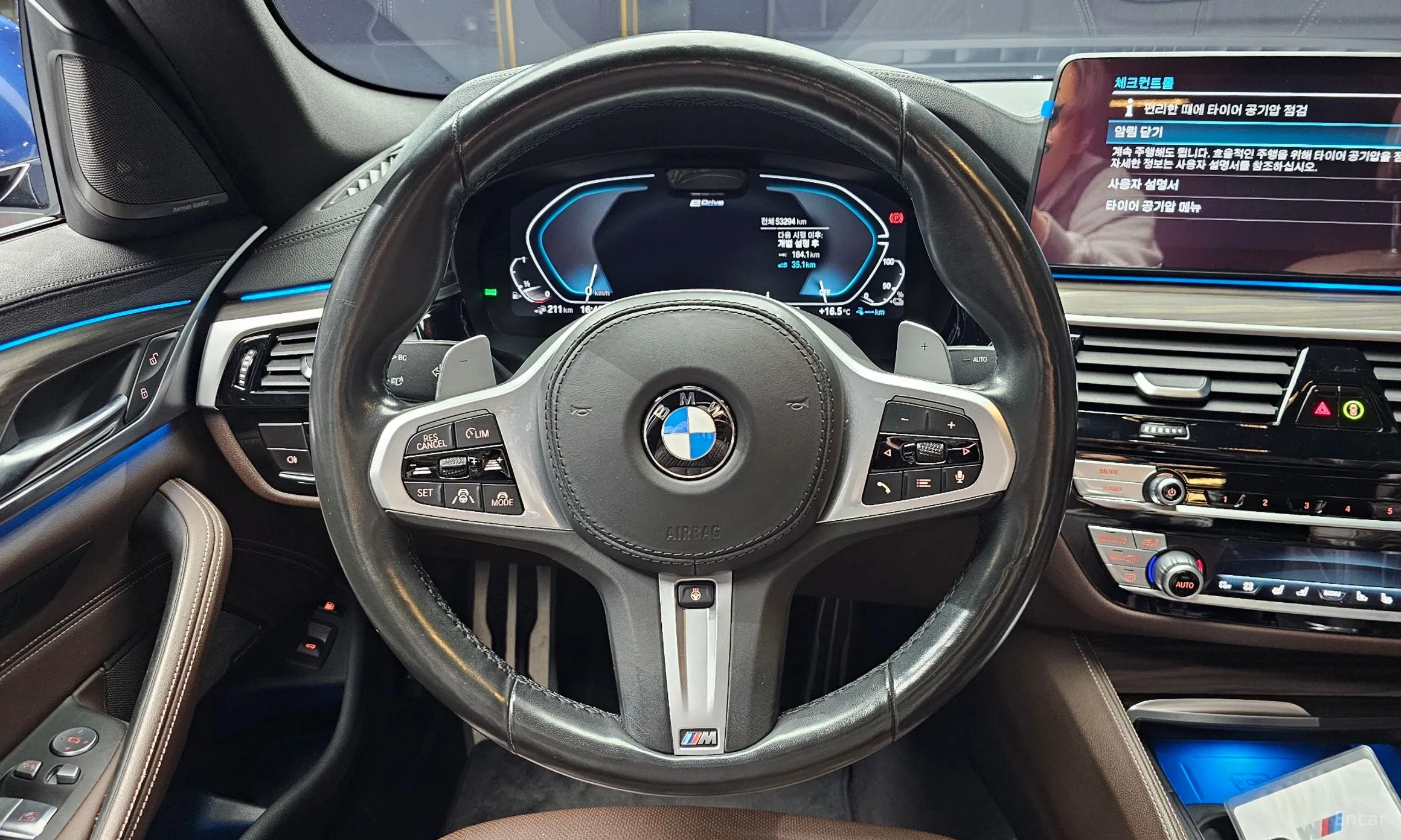 BMW 5 Series (G30) превью 13