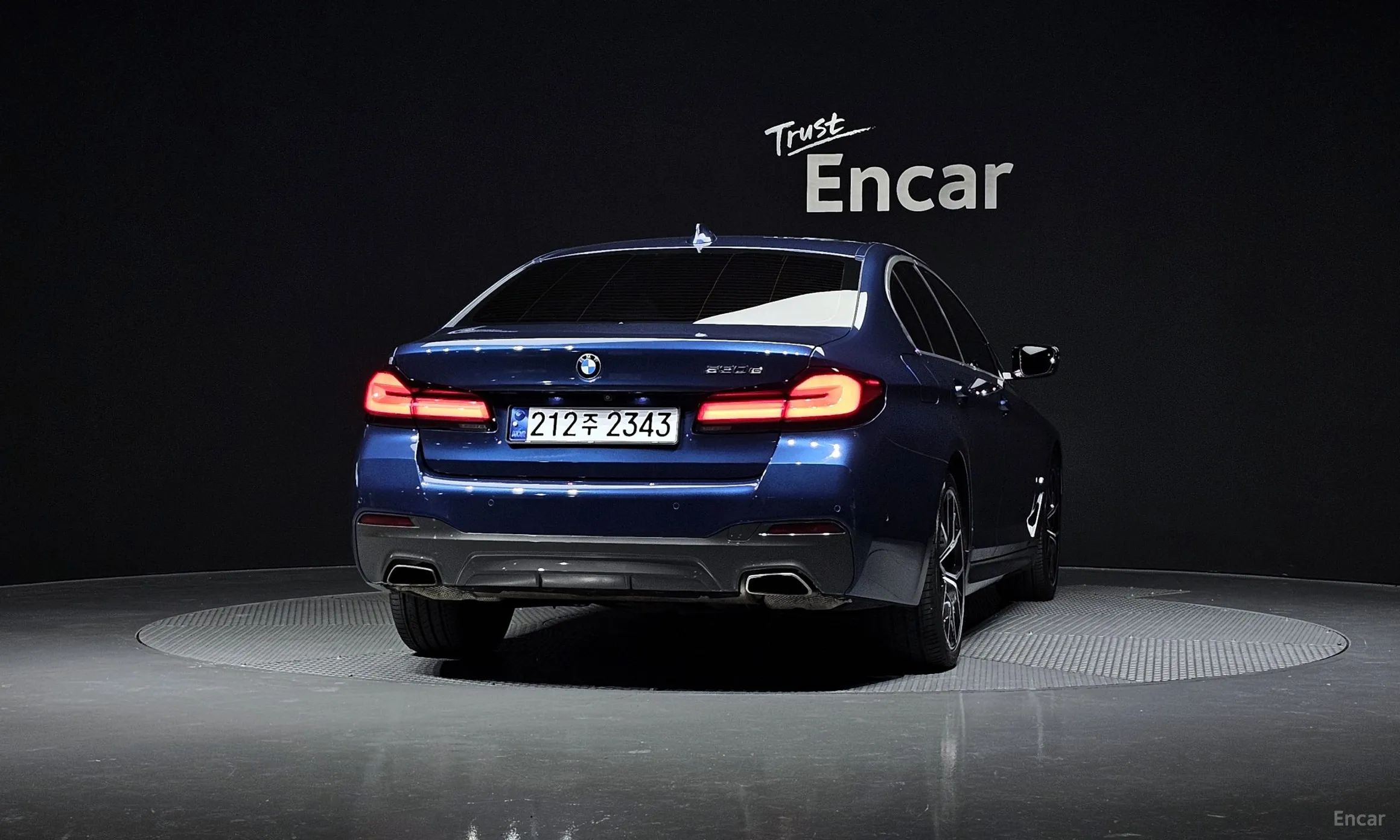 BMW 5 Series (G30) превью 4