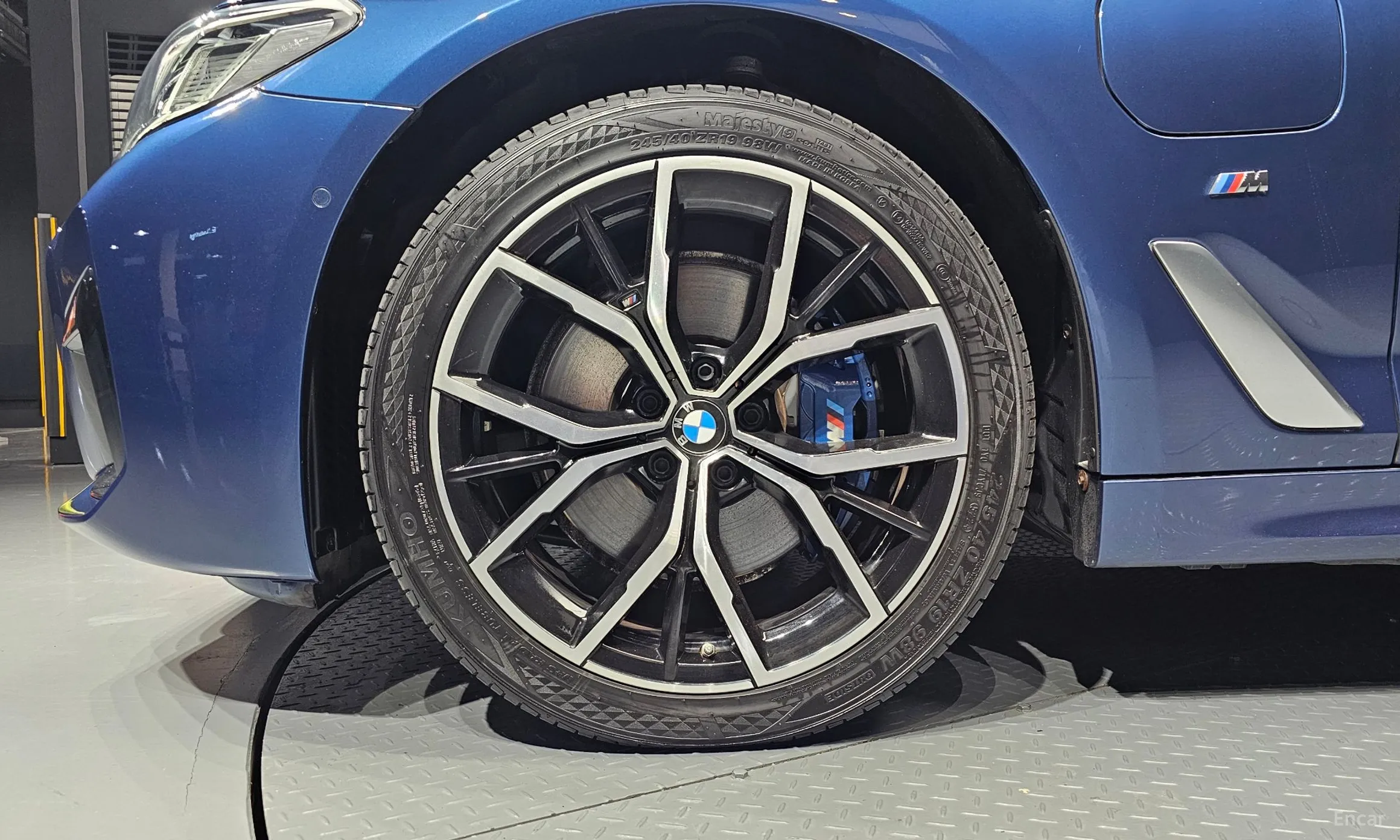 BMW 5 Series (G30) превью 5