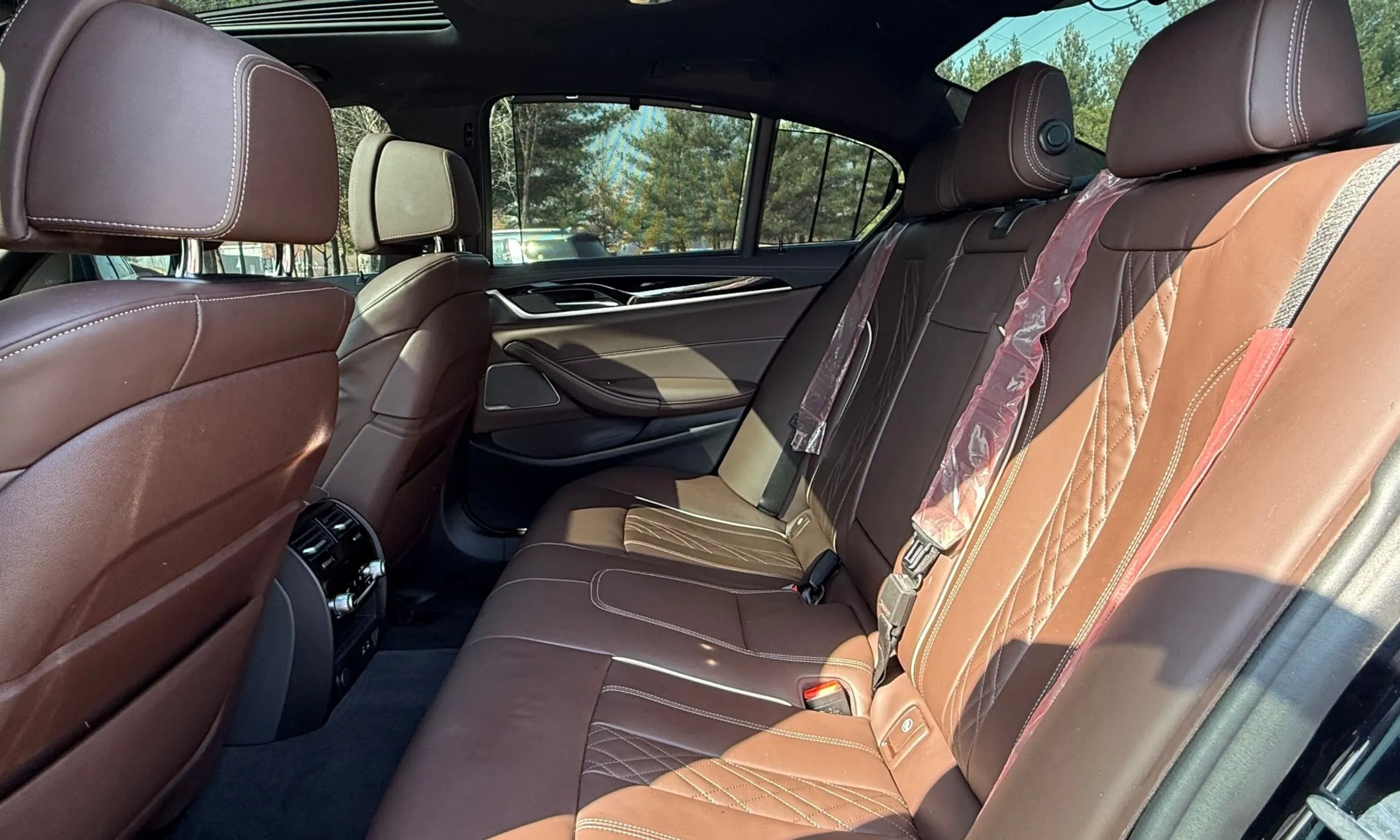 BMW 5 Series (G30) превью 11