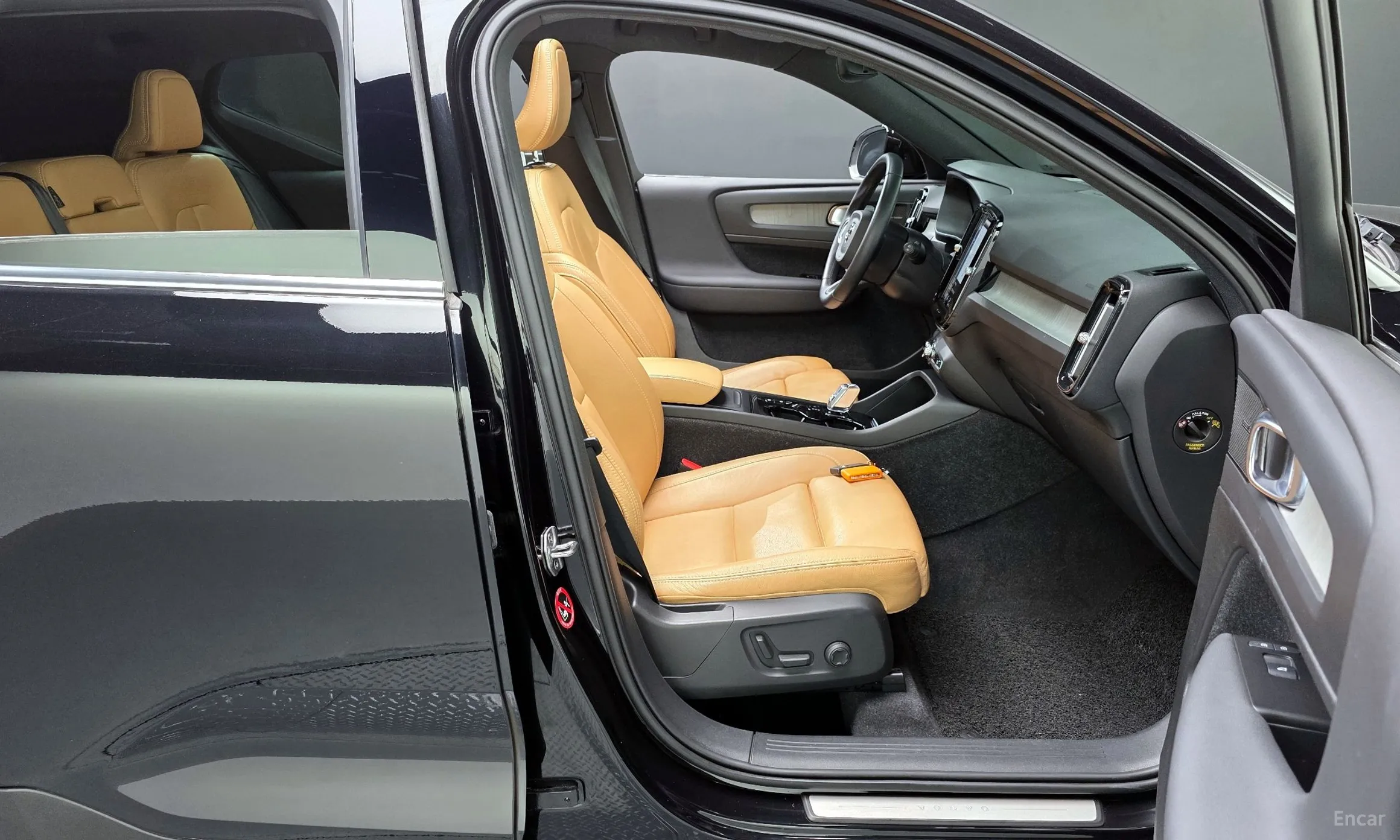 Volvo XC40 превью 10