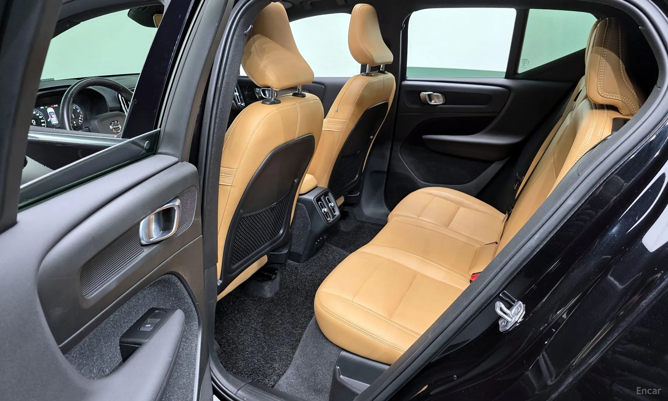 Volvo XC40 превью 12
