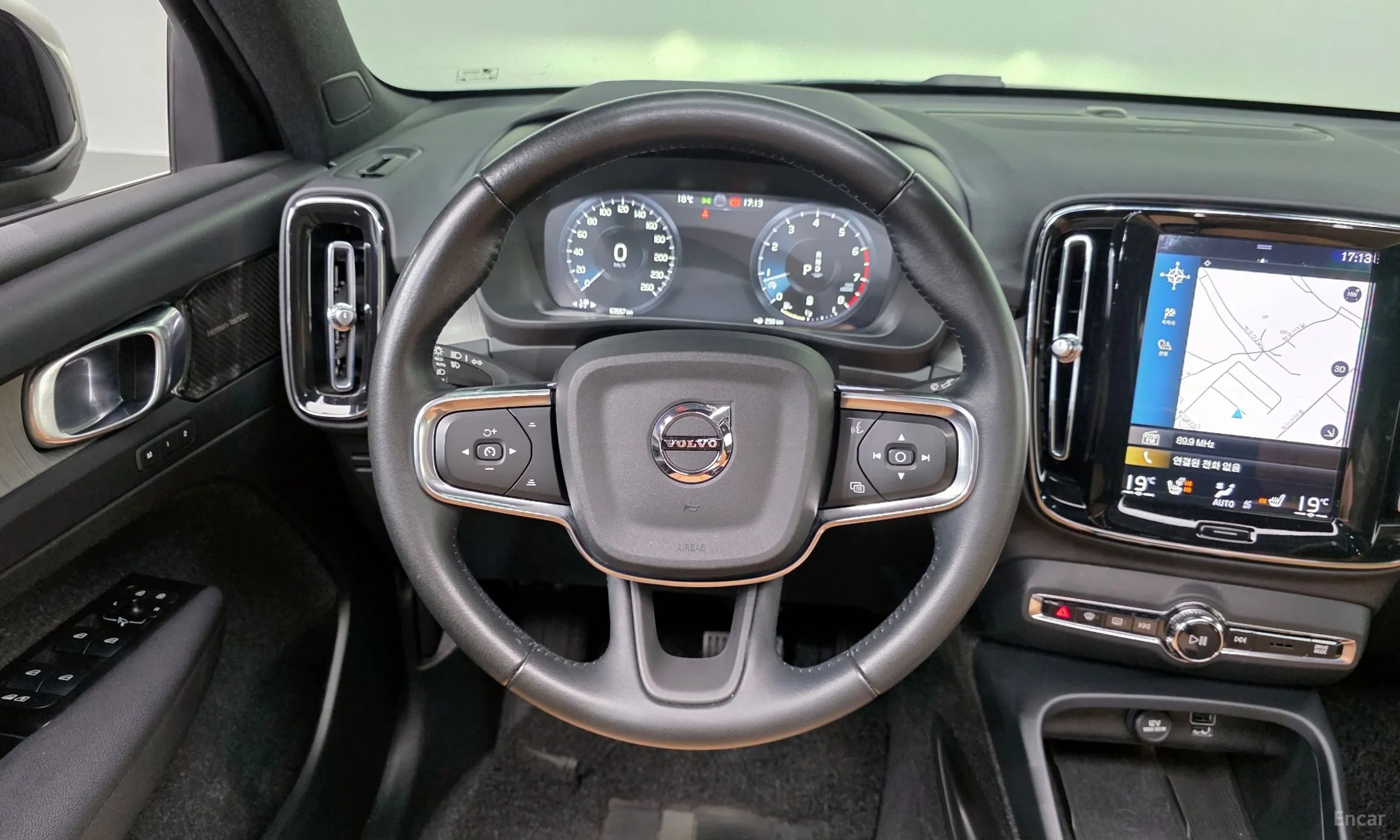 Volvo XC40 превью 13
