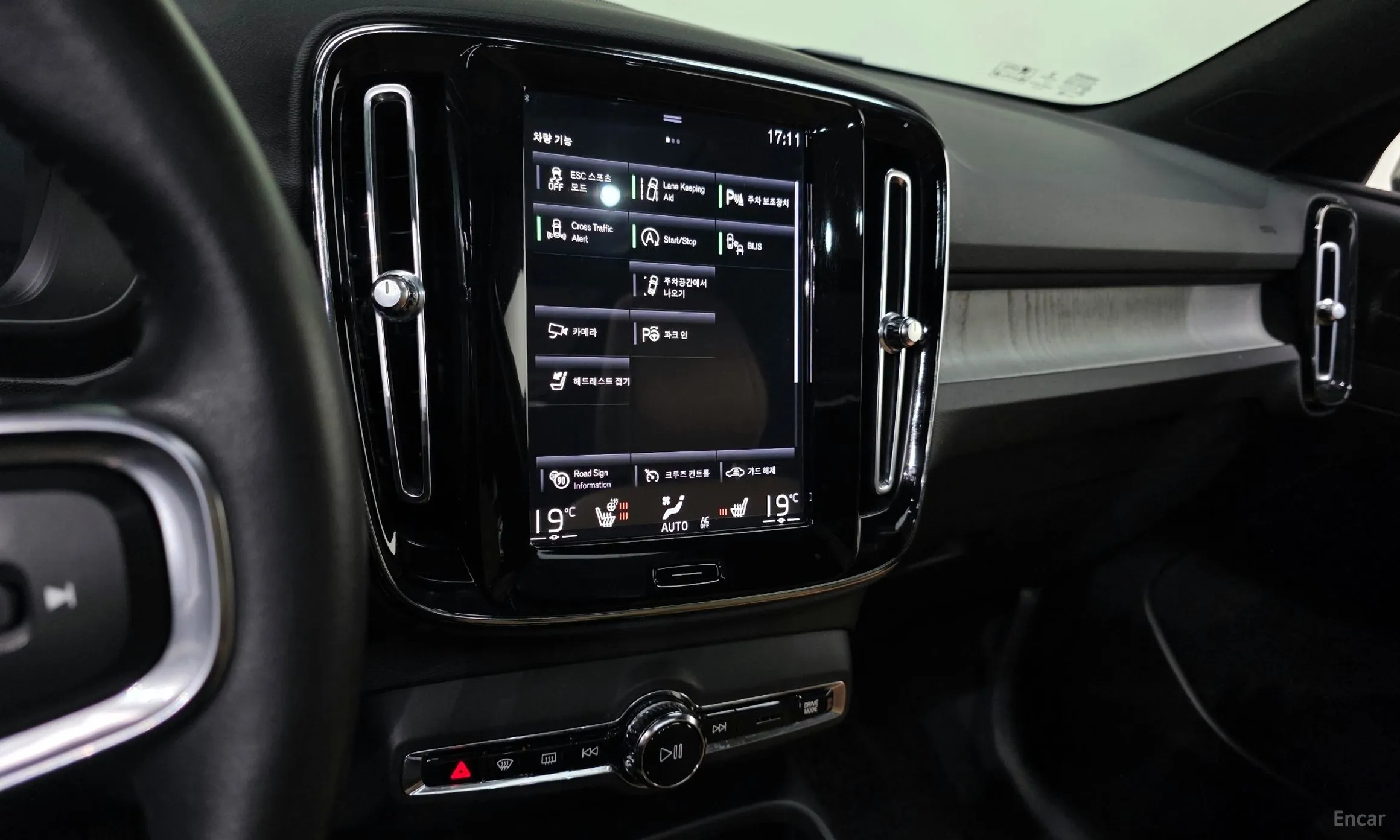 Volvo XC40 превью 14