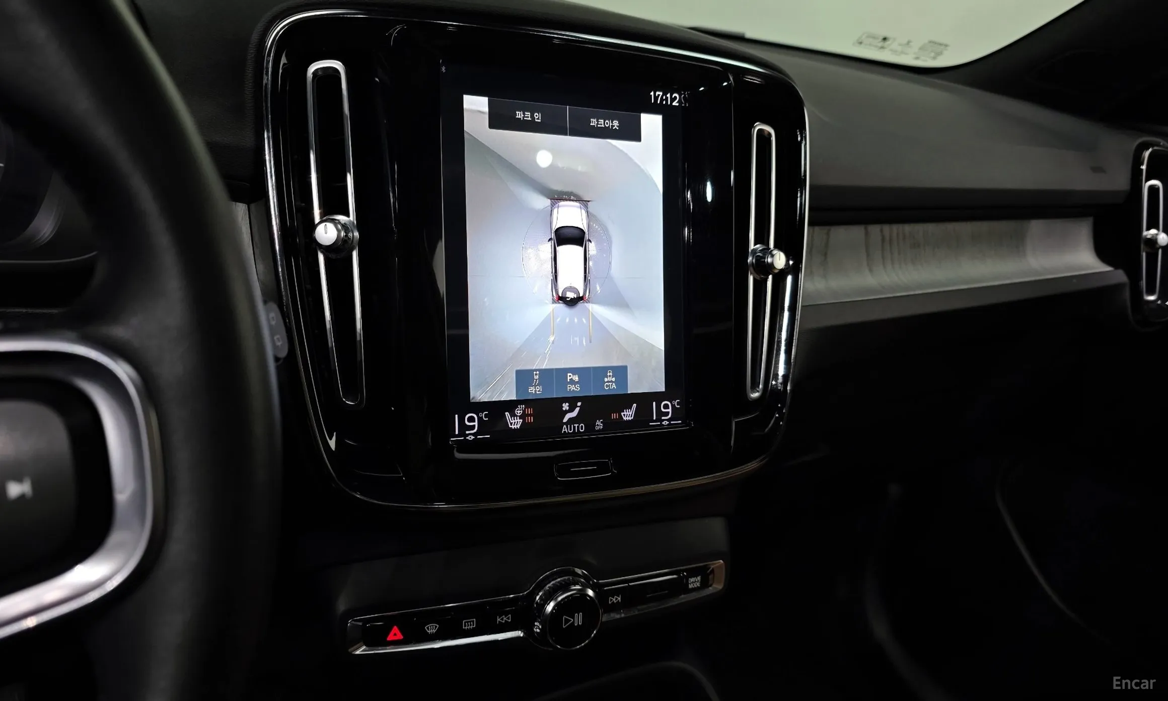 Volvo XC40 превью 15