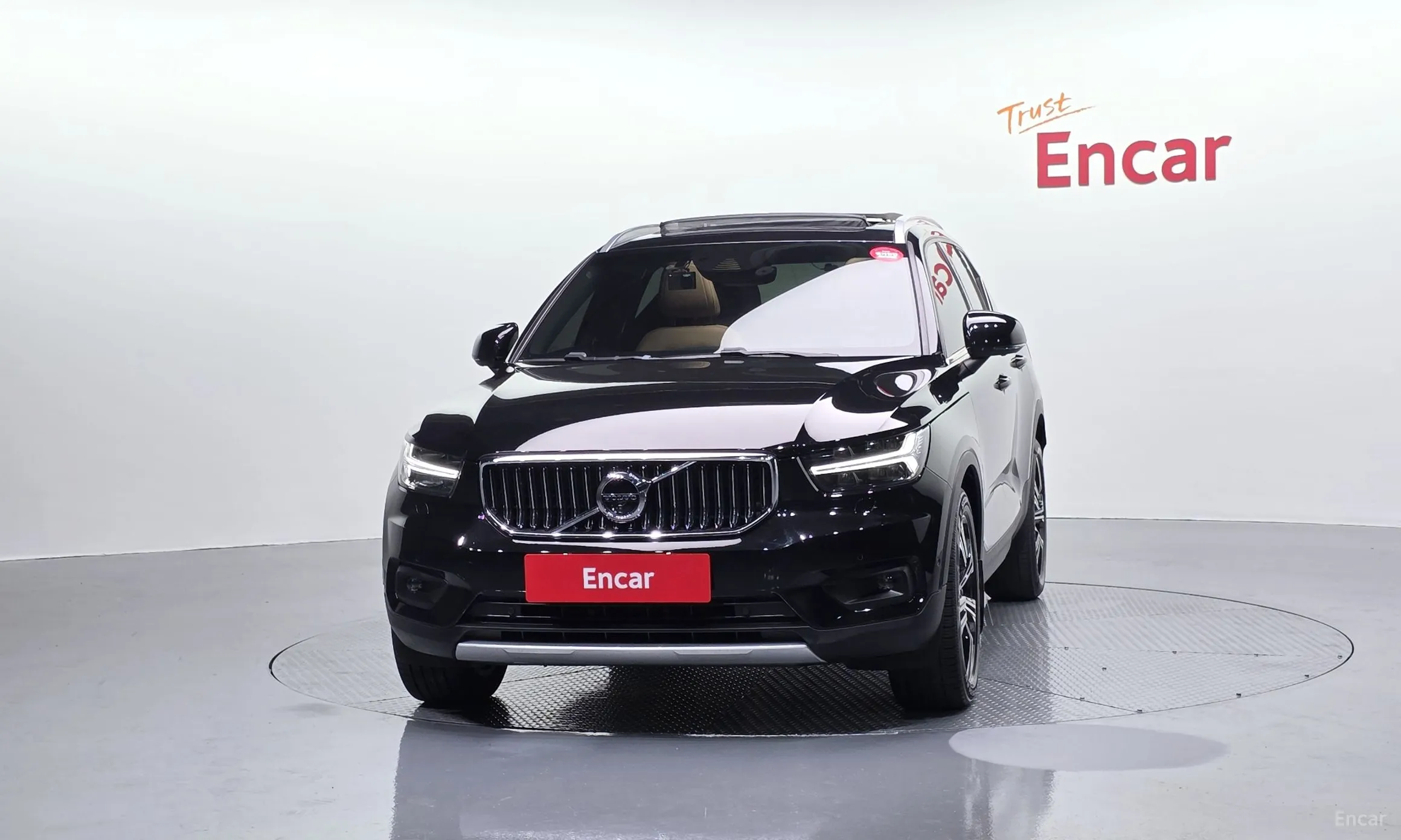 Volvo XC40 превью 3