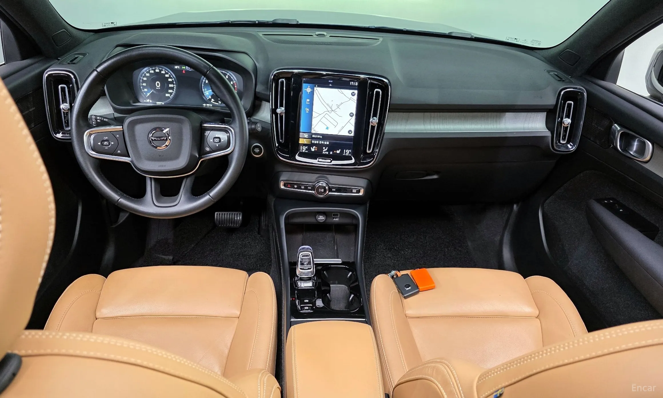 Volvo XC40 превью 7