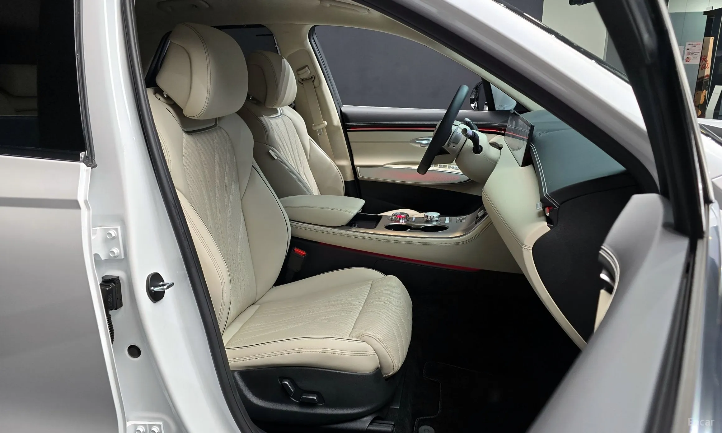 Genesis GV70 превью 10