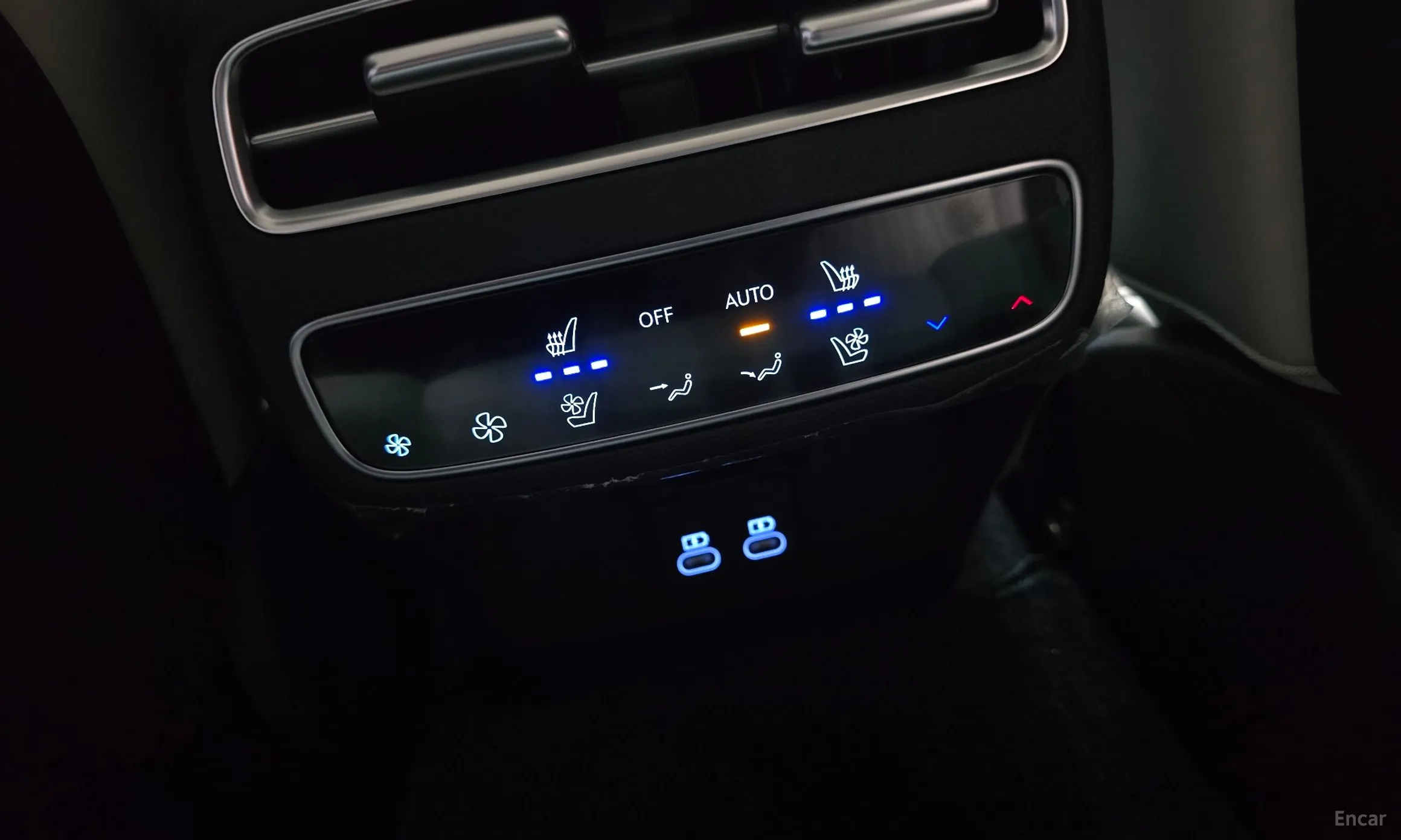 Genesis GV70 превью 17