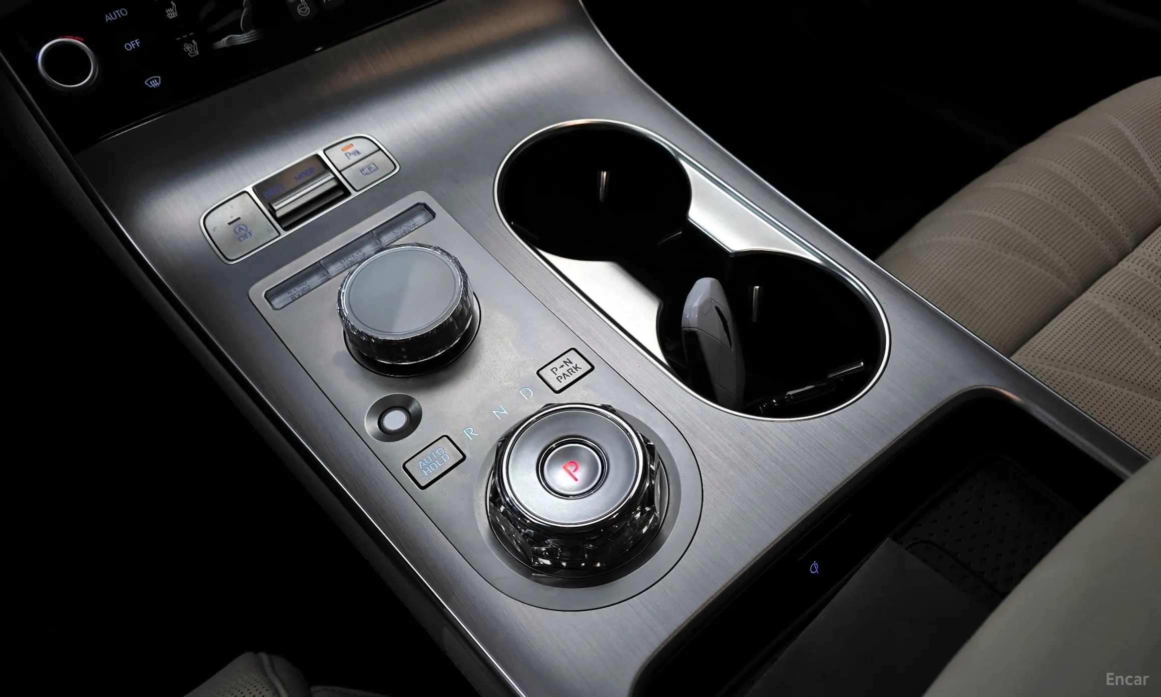 Genesis GV70 превью 9