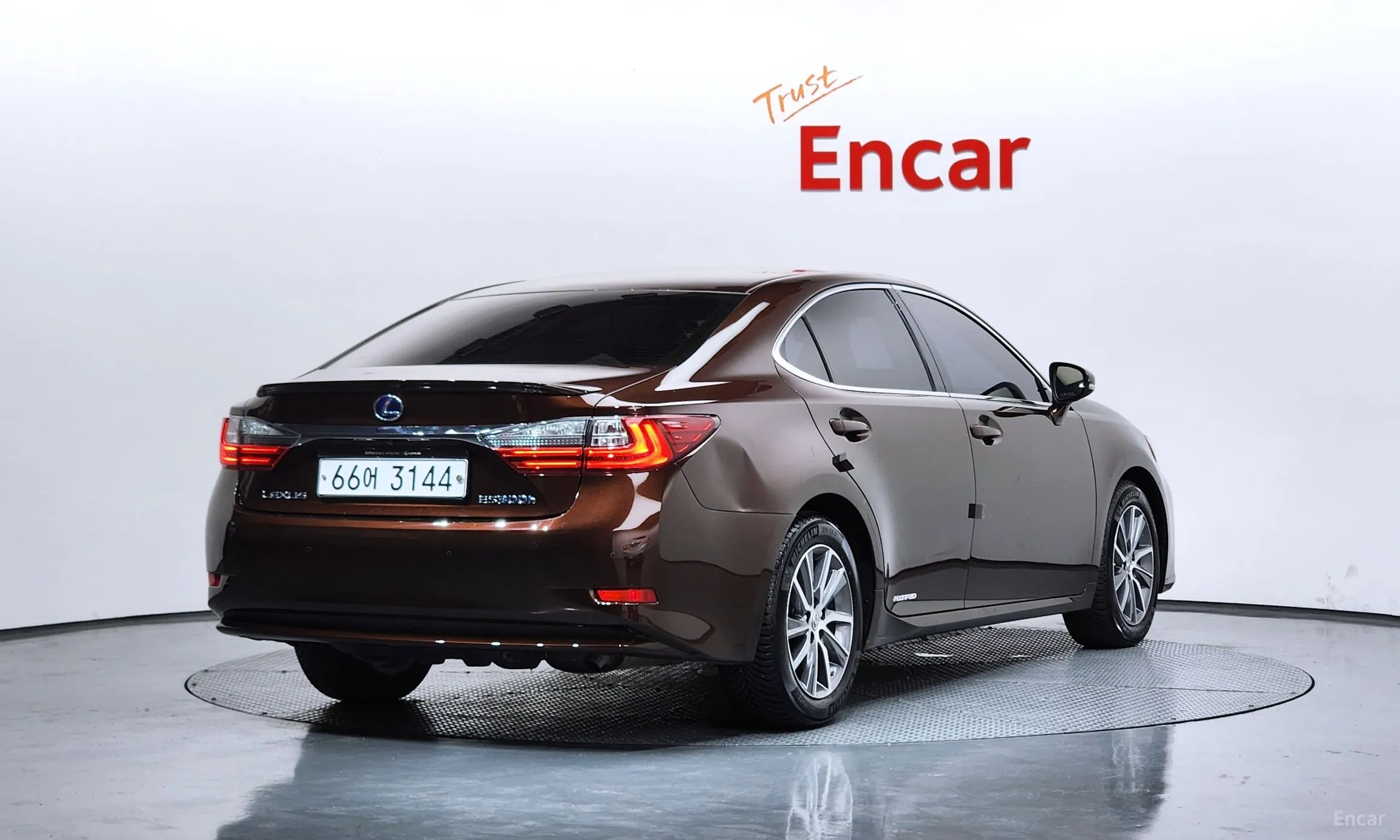 Lexus New ES300h