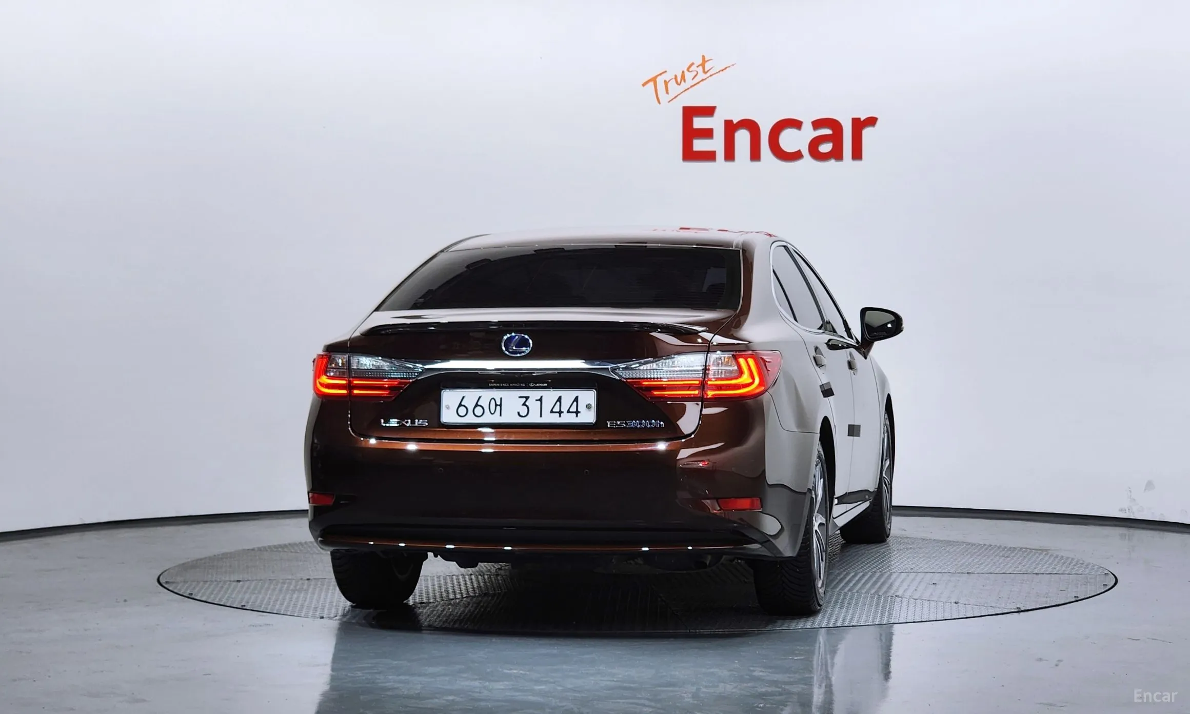 Lexus New ES300h превью 4