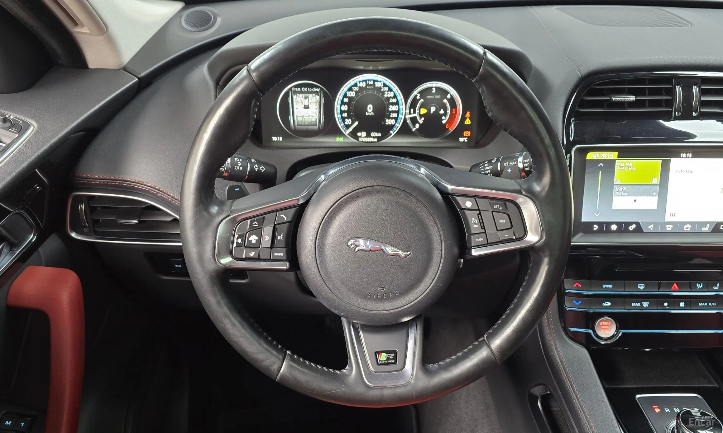 Jaguar F-PACE превью 13