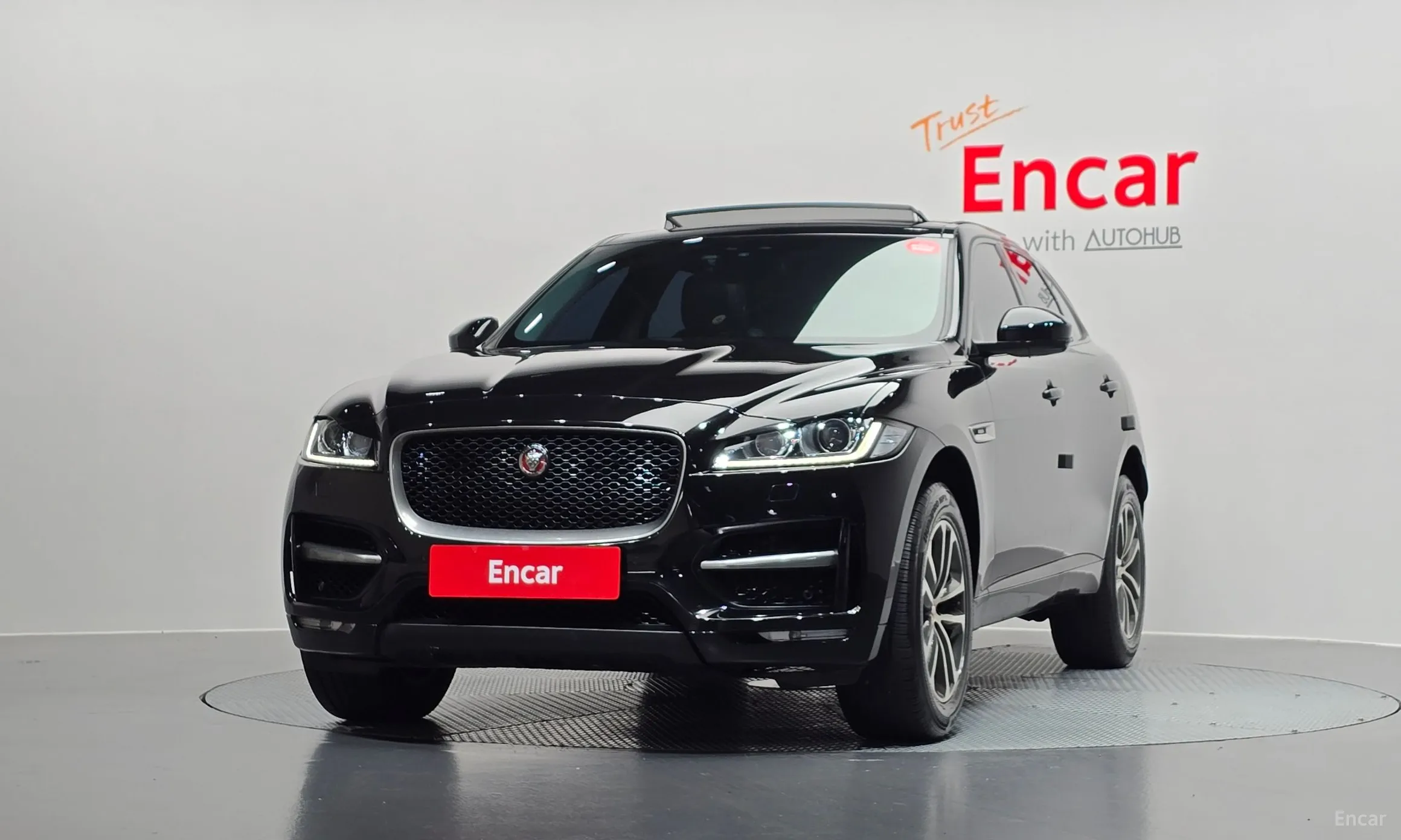 Jaguar F-PACE превью 3