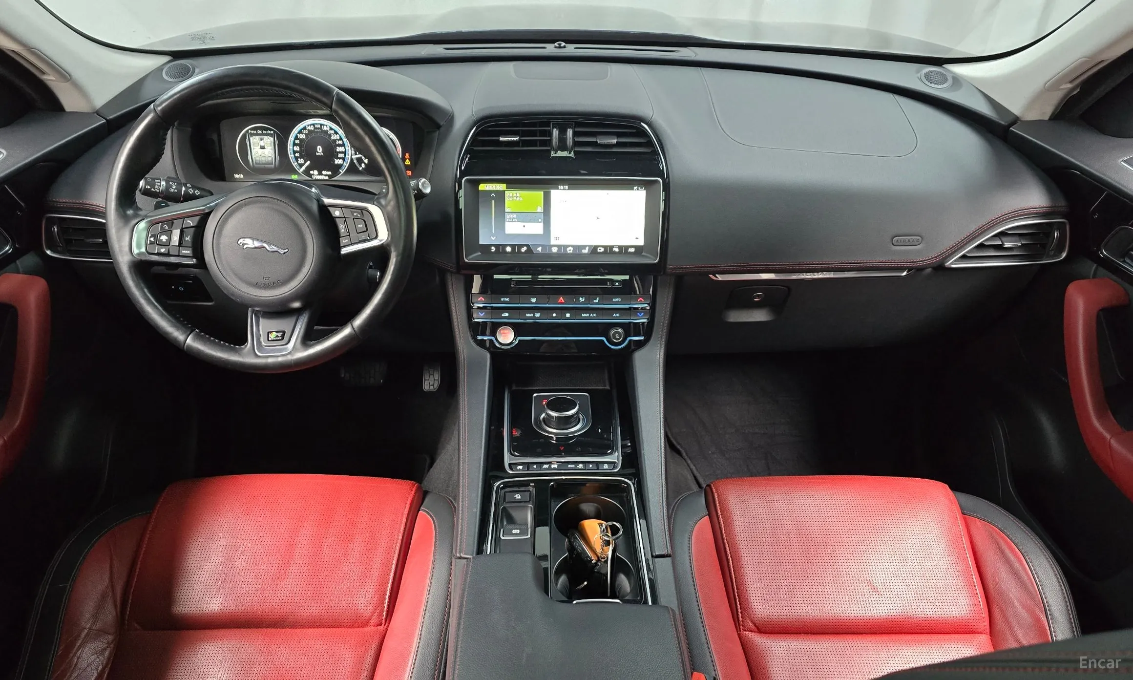 Jaguar F-PACE превью 7