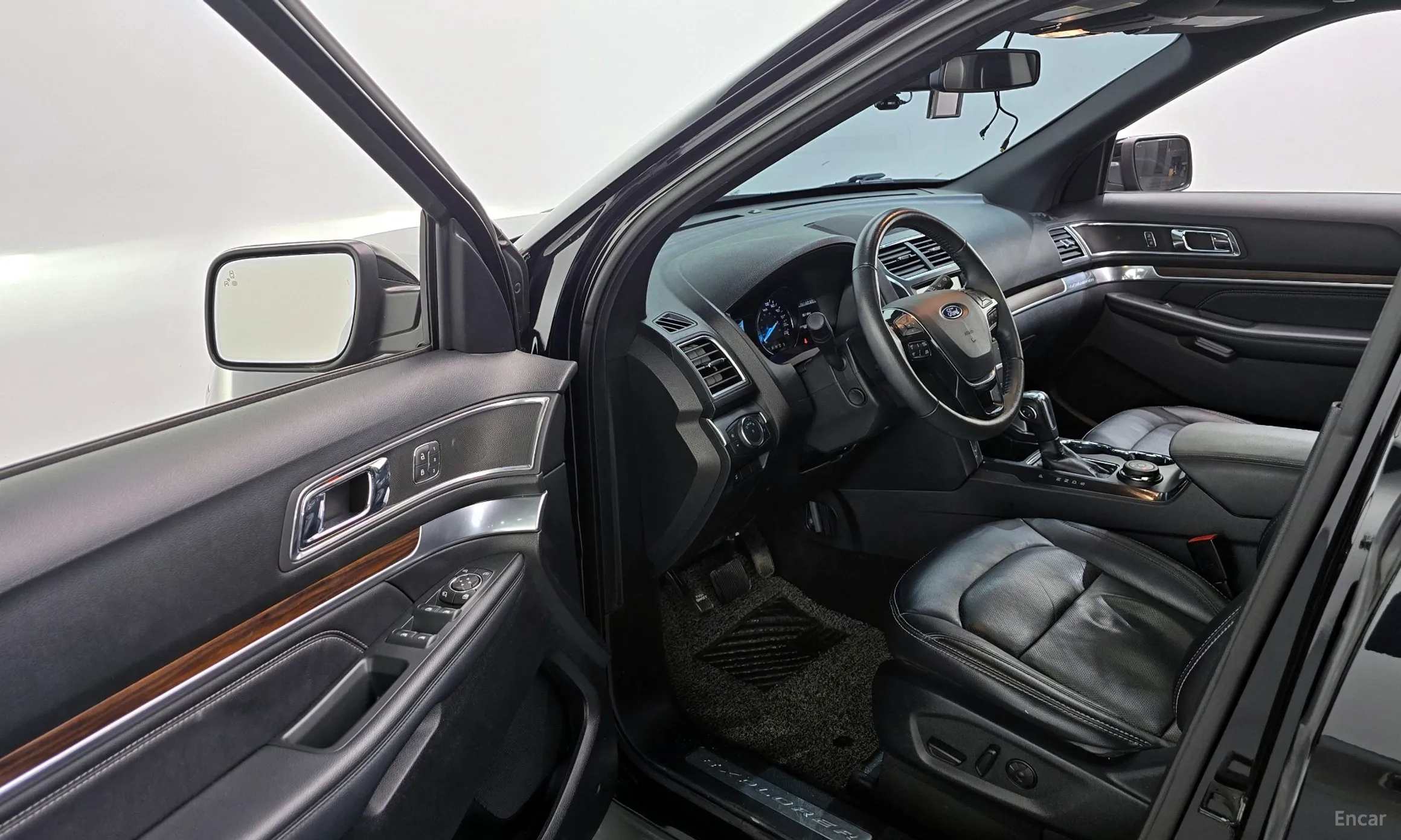Ford Explorer превью 10