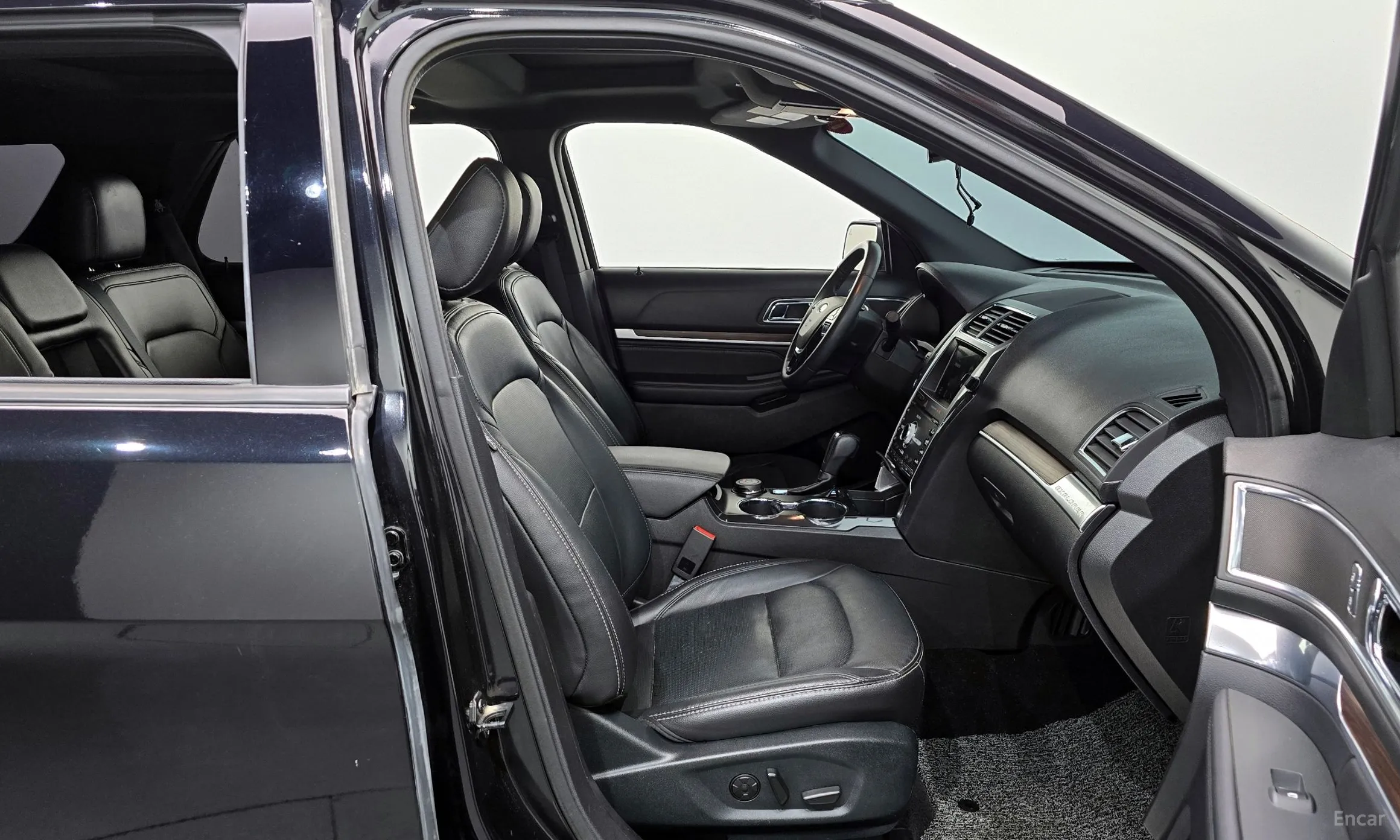 Ford Explorer превью 11