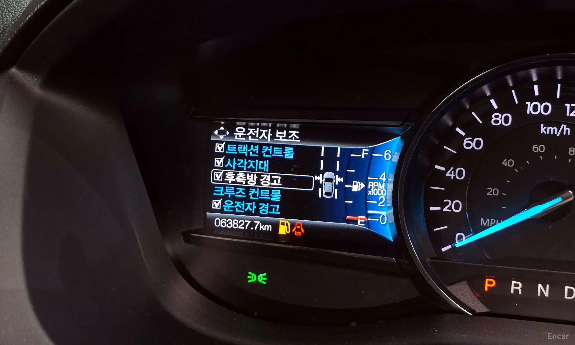 Ford Explorer превью 17