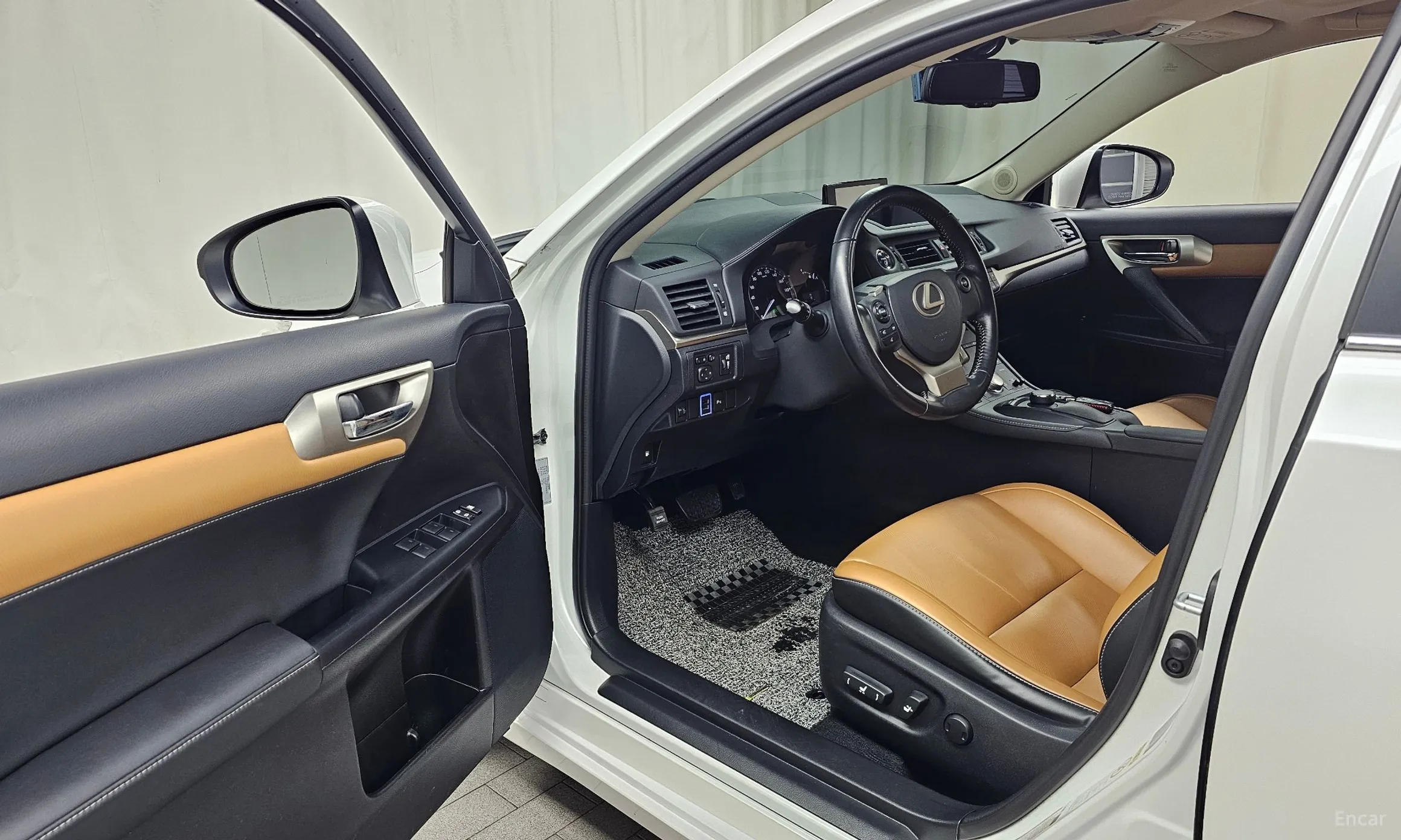 Lexus CT200h превью 10