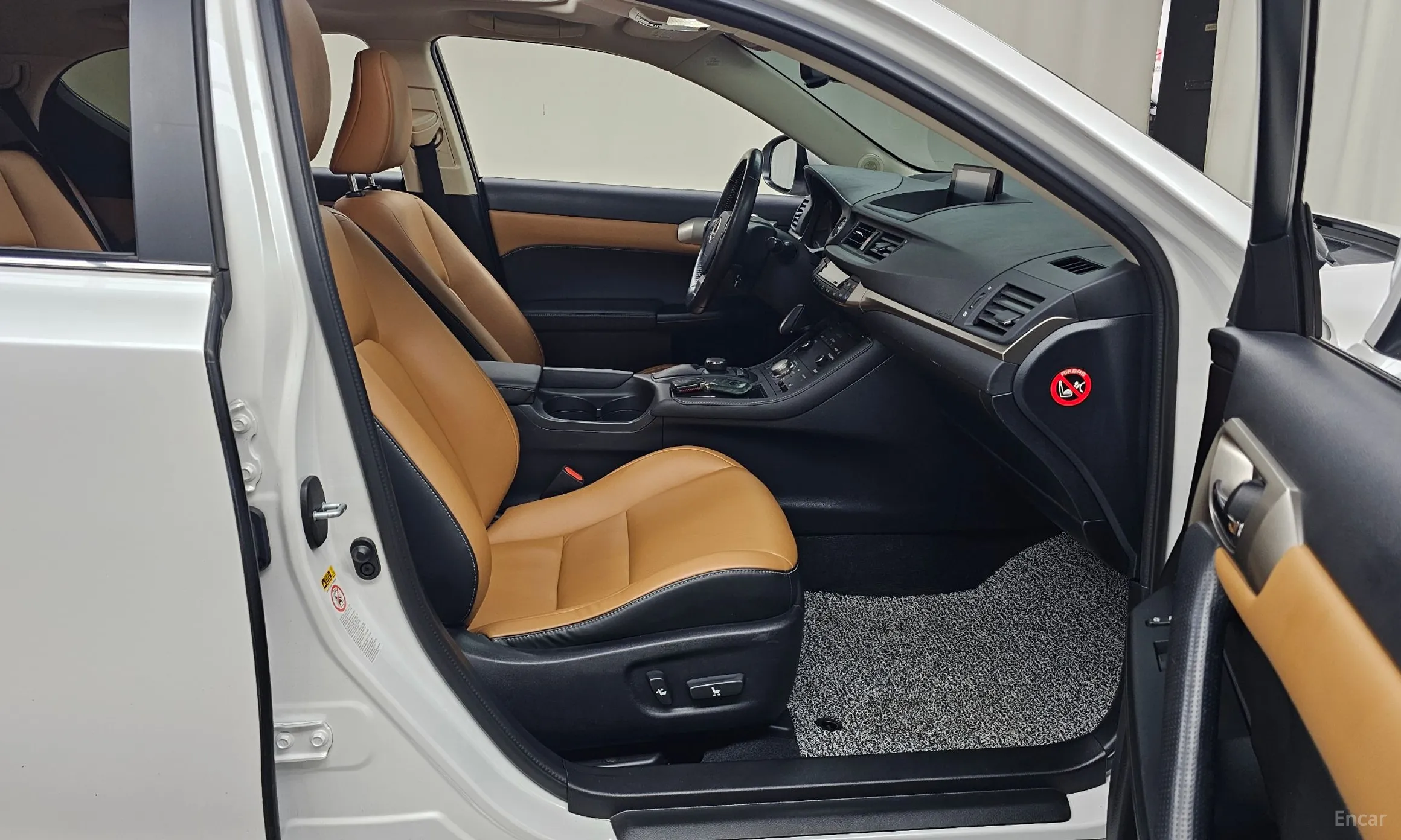 Lexus CT200h превью 11