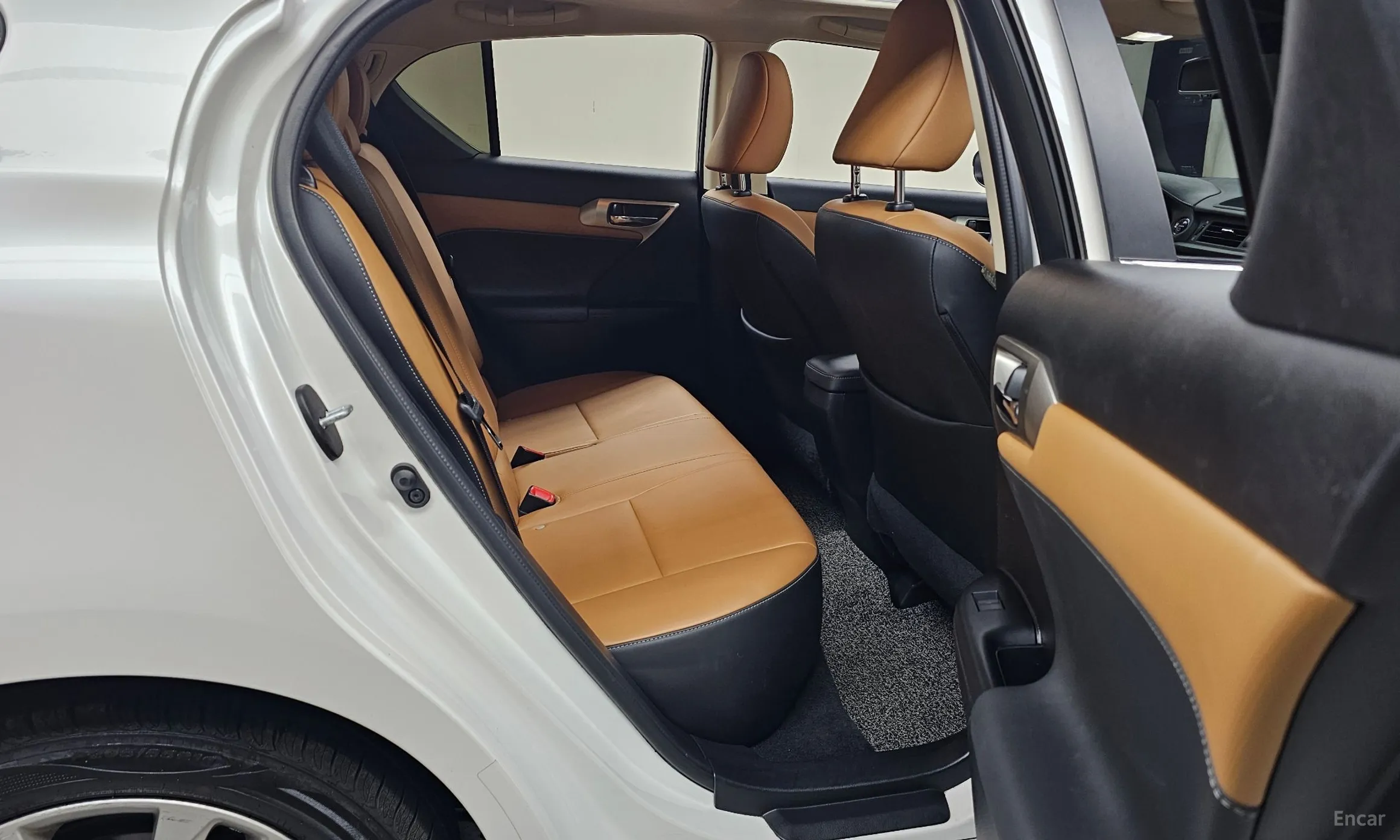 Lexus CT200h превью 12