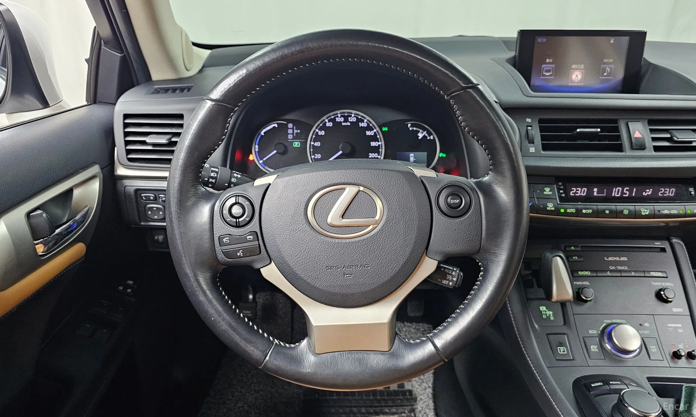 Lexus CT200h превью 13