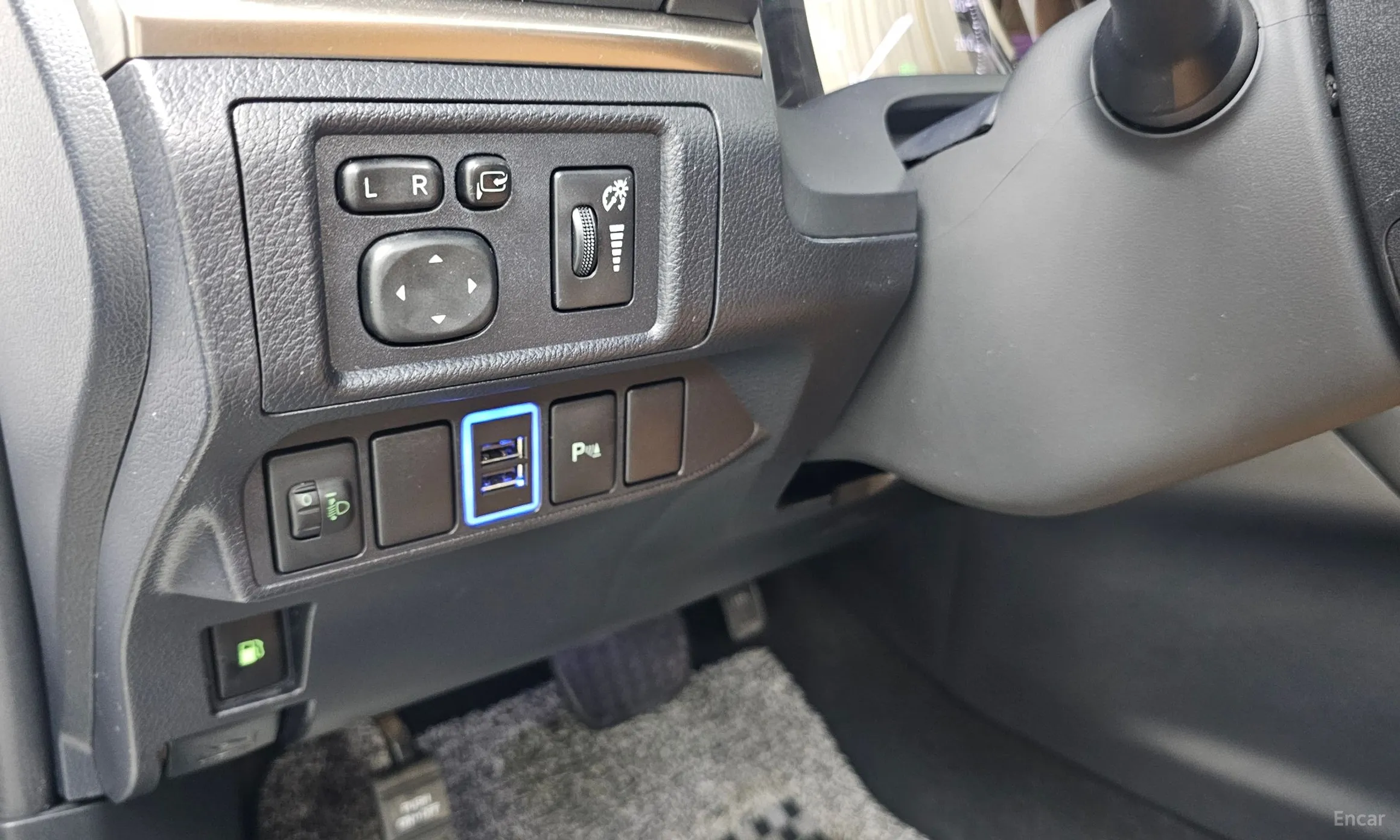 Lexus CT200h превью 15