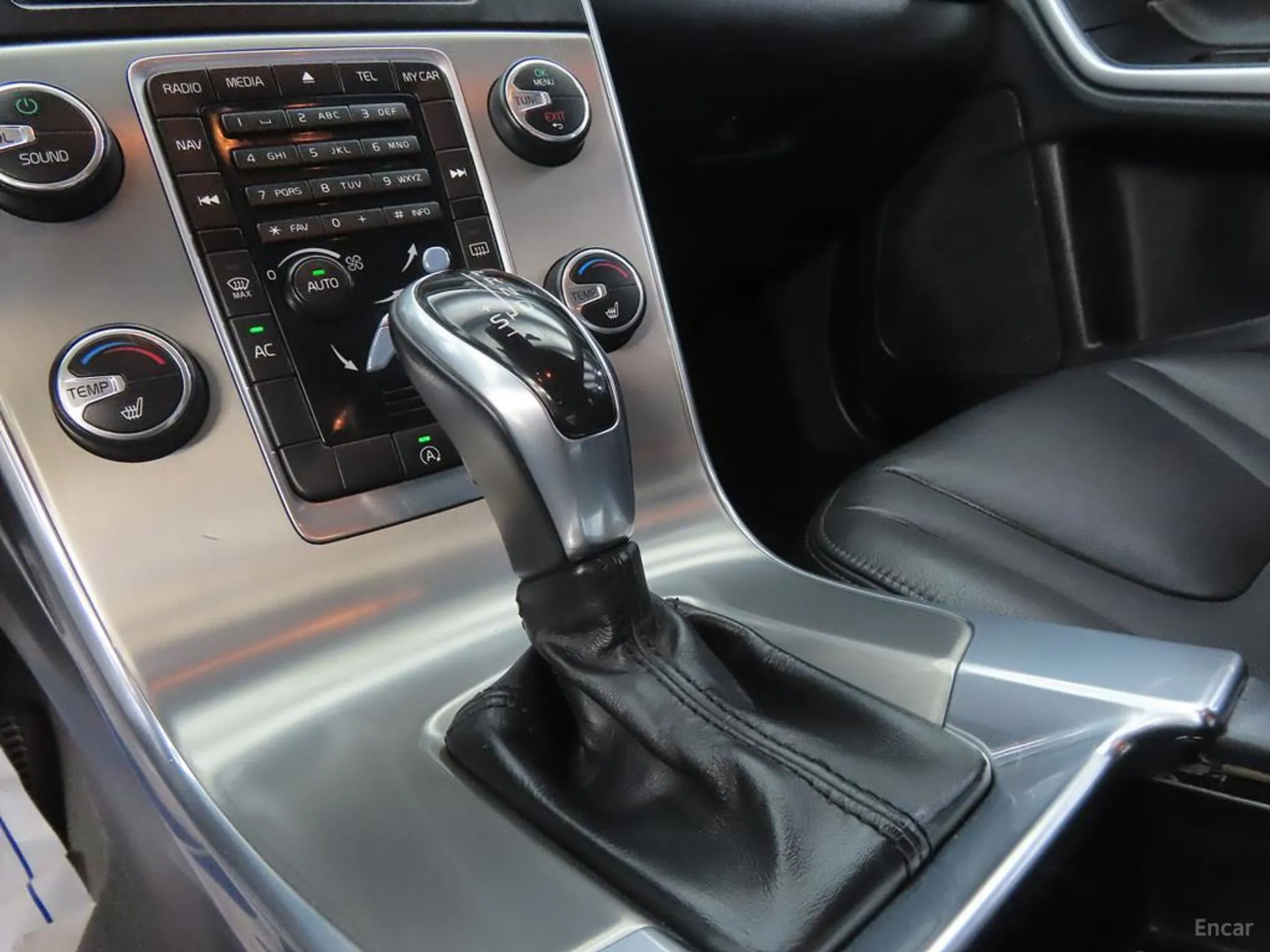 Volvo S60 превью 11