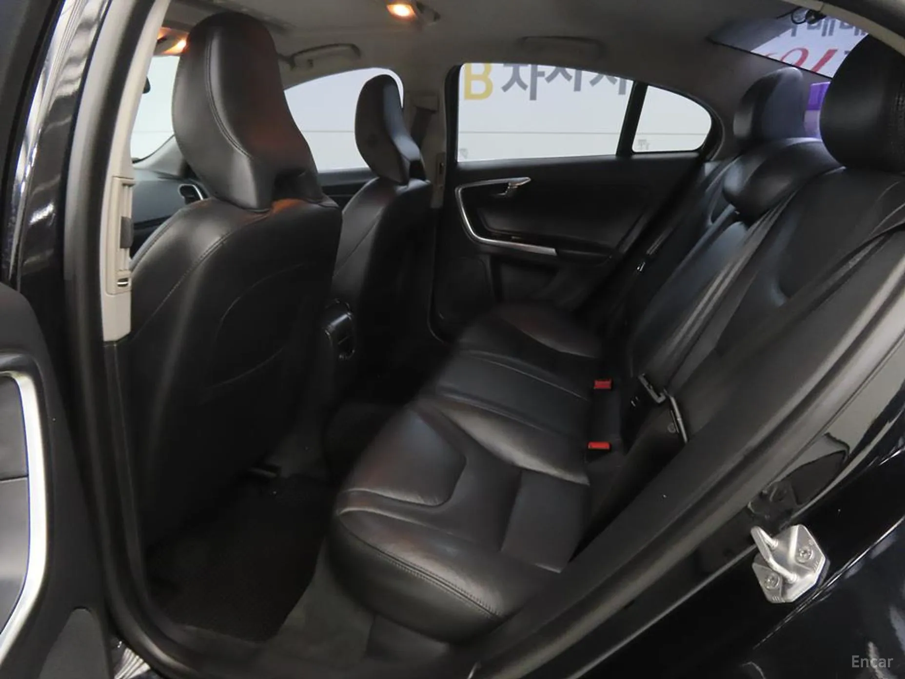 Volvo S60 превью 6