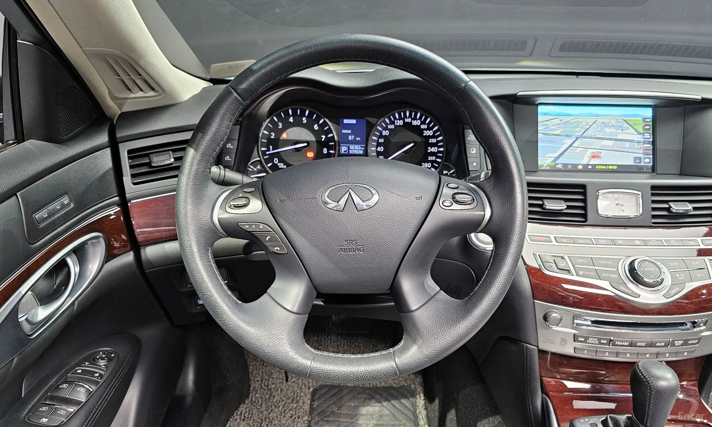 Infiniti Q70 превью 13