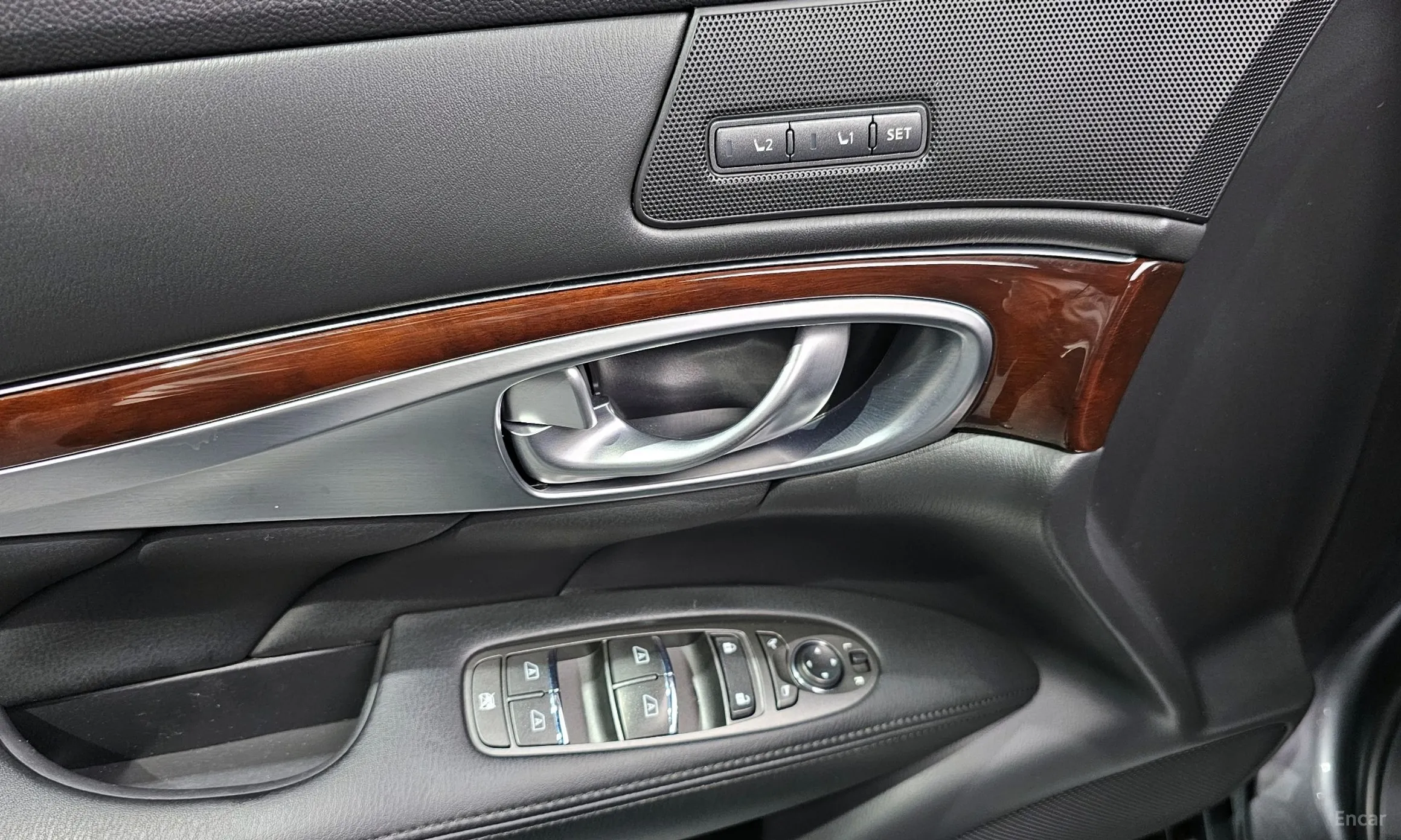 Infiniti Q70 превью 18