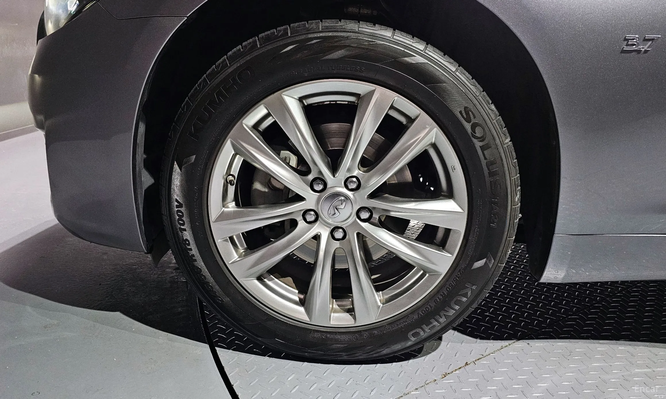Infiniti Q70 превью 5
