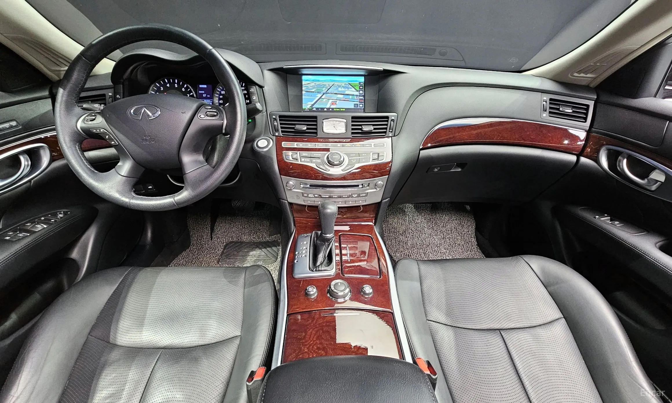 Infiniti Q70 превью 7