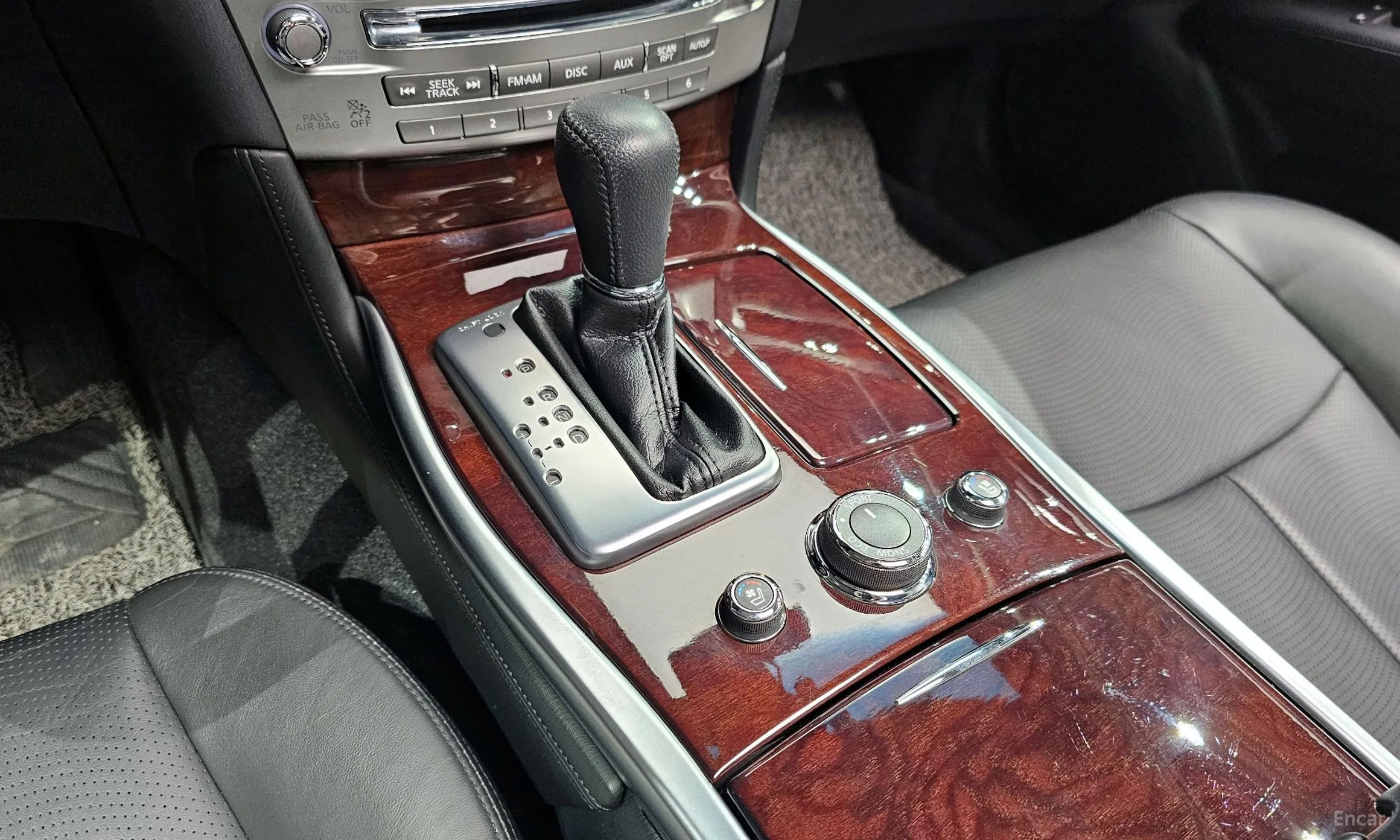Infiniti Q70 превью 9