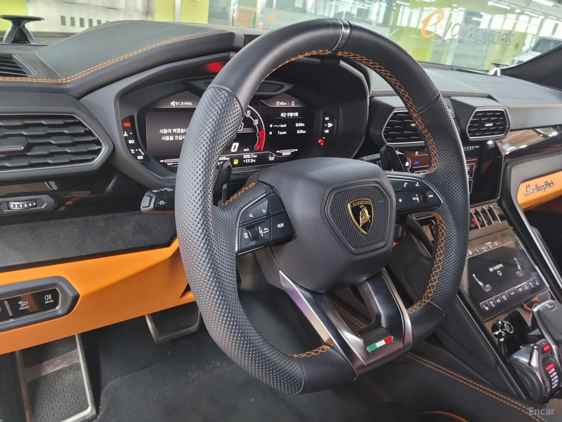Lamborghini Urus превью 12
