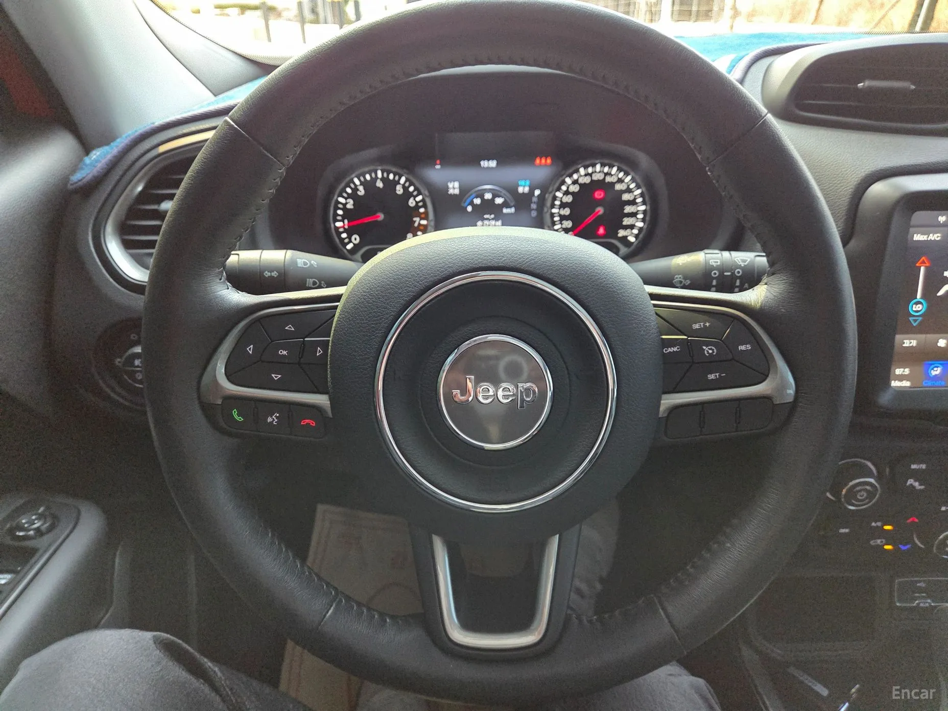 Jeep Renegade превью 15