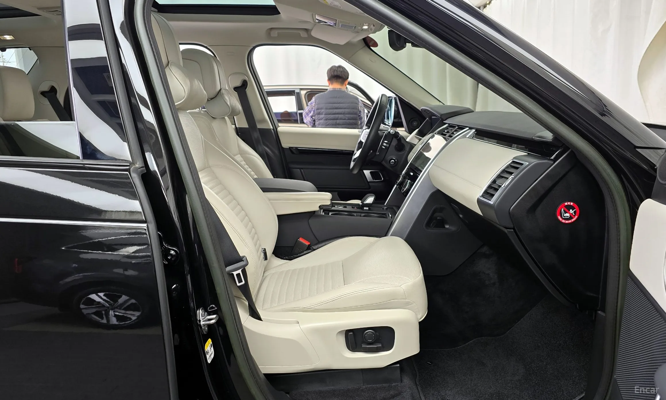 Land Rover Discovery 5 превью 11