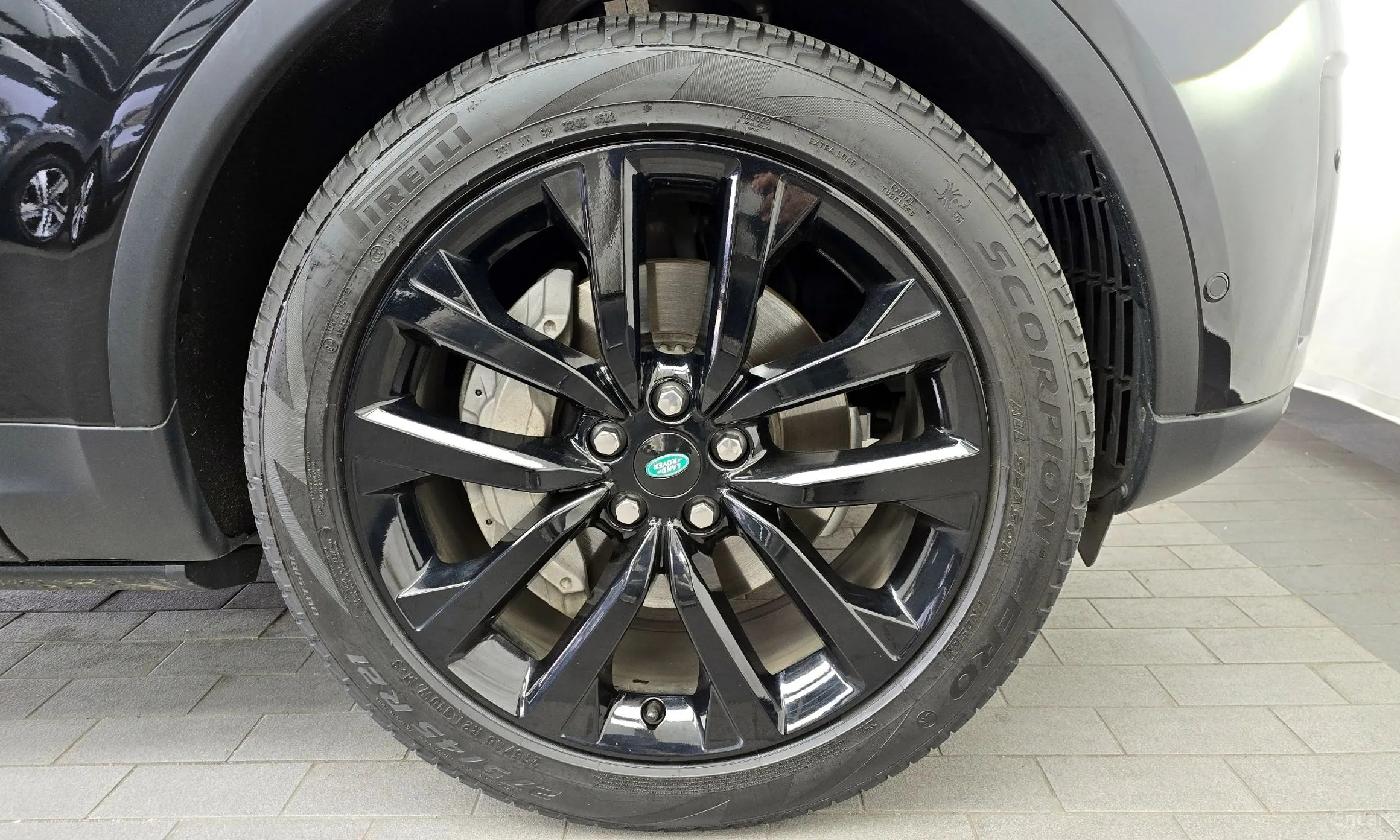 Land Rover Discovery 5 превью 5