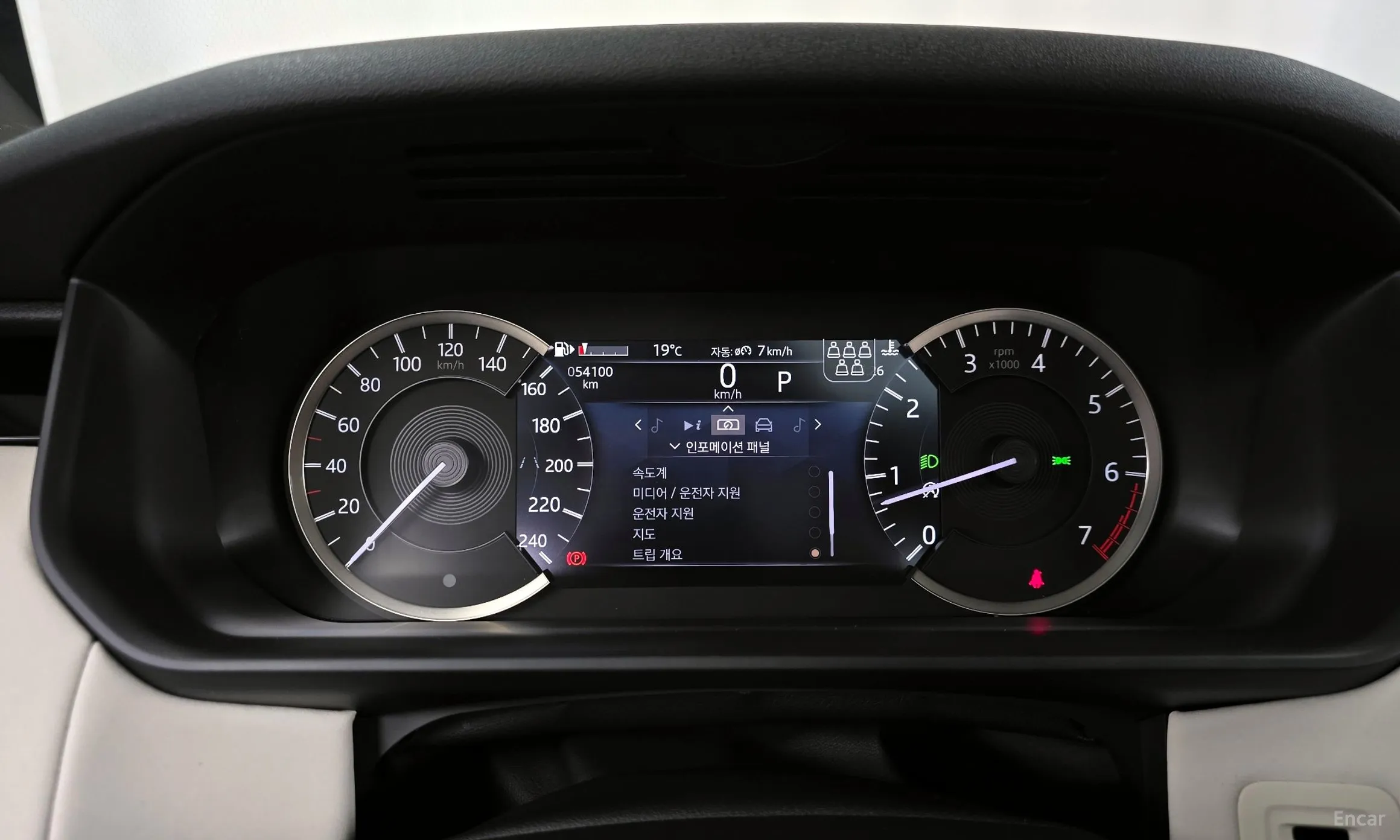 Land Rover Discovery 5 превью 8