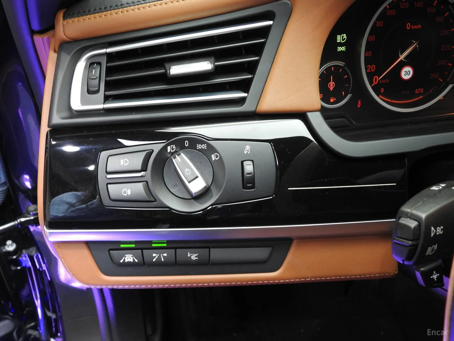BMW 7 Series (F01) превью 14