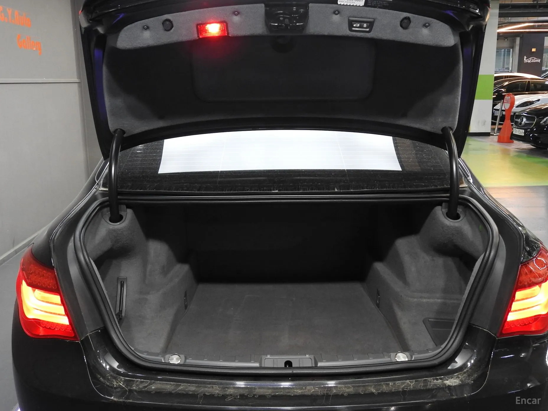 BMW 7 Series (F01) превью 19