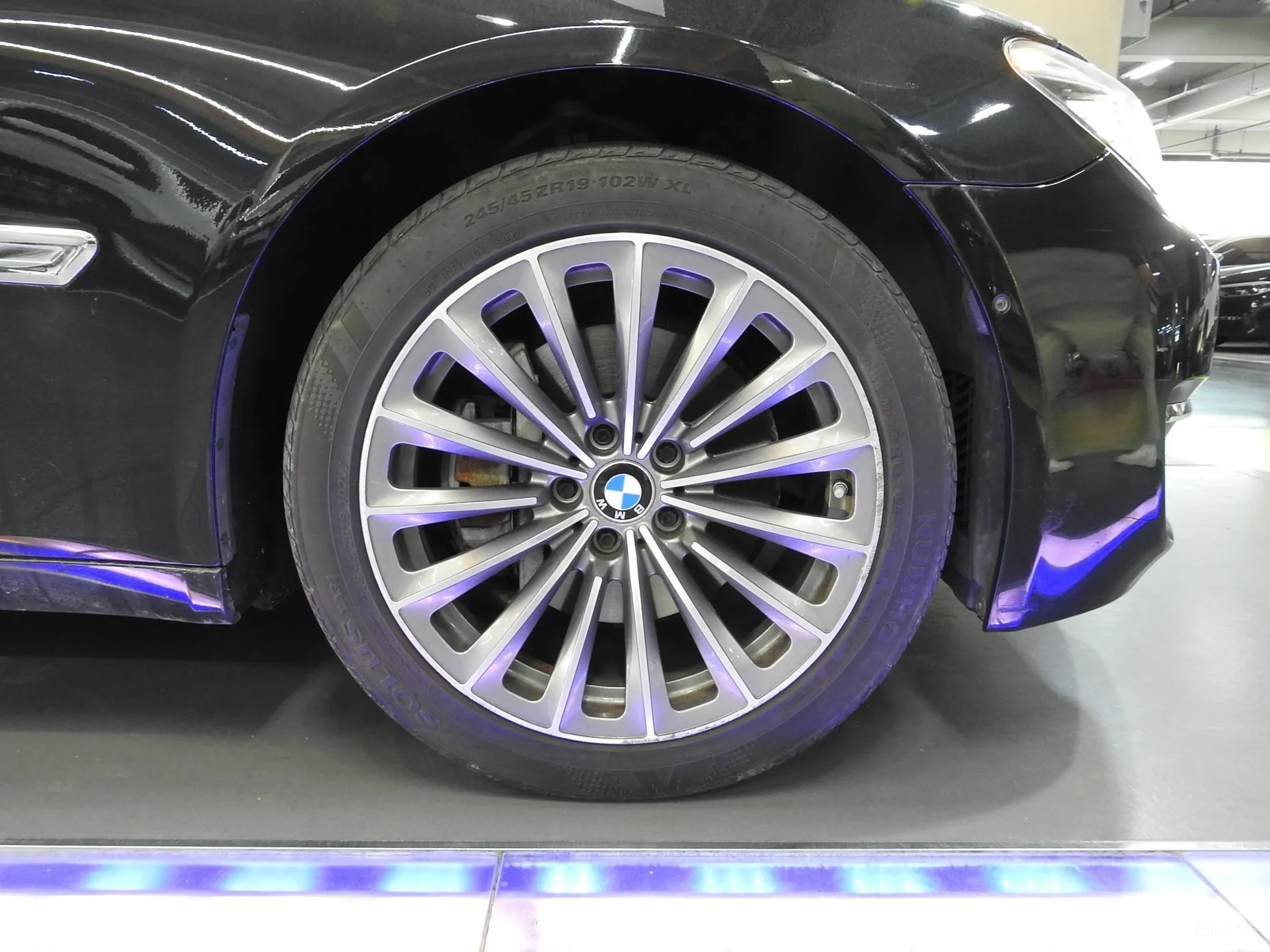 BMW 7 Series (F01) превью 5