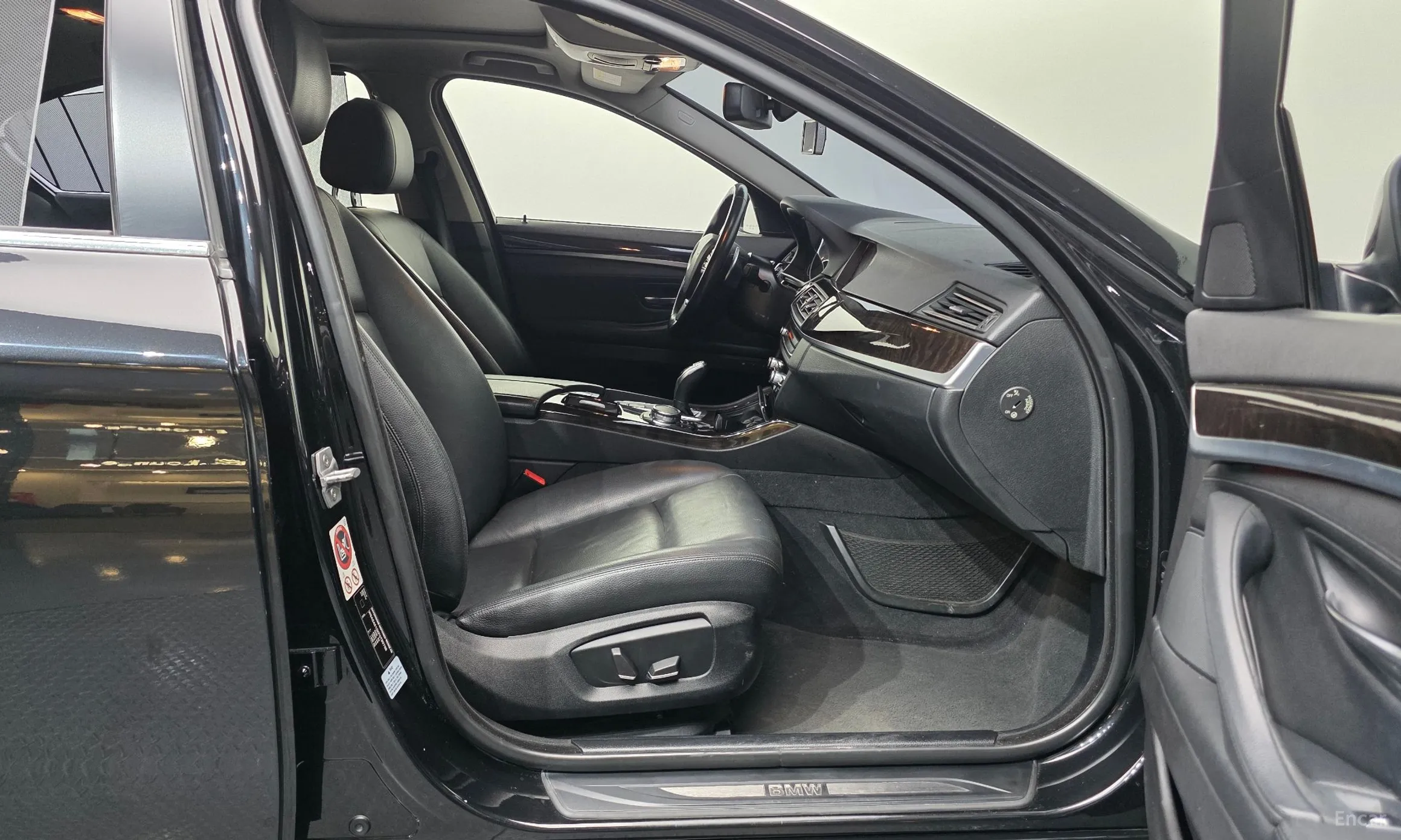 BMW 5 Series (F10) превью 11