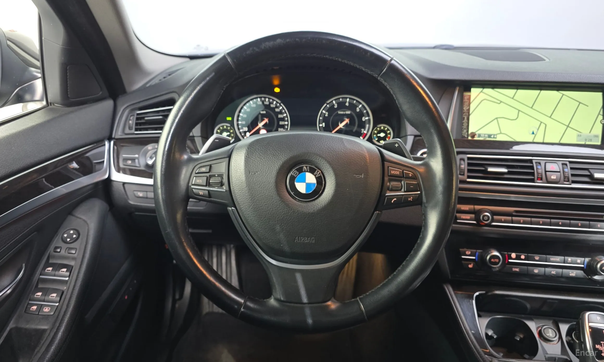 BMW 5 Series (F10) превью 13