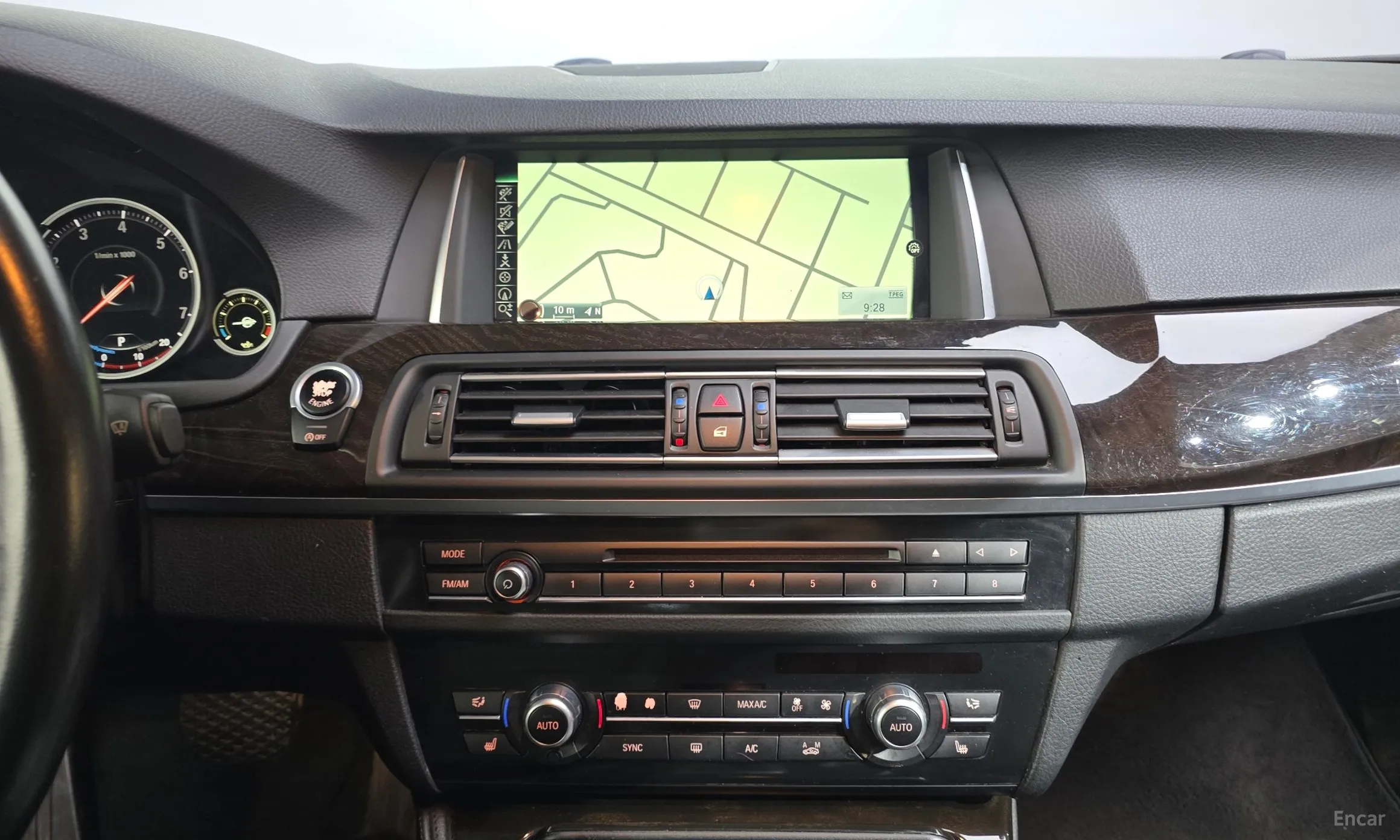 BMW 5 Series (F10) превью 14
