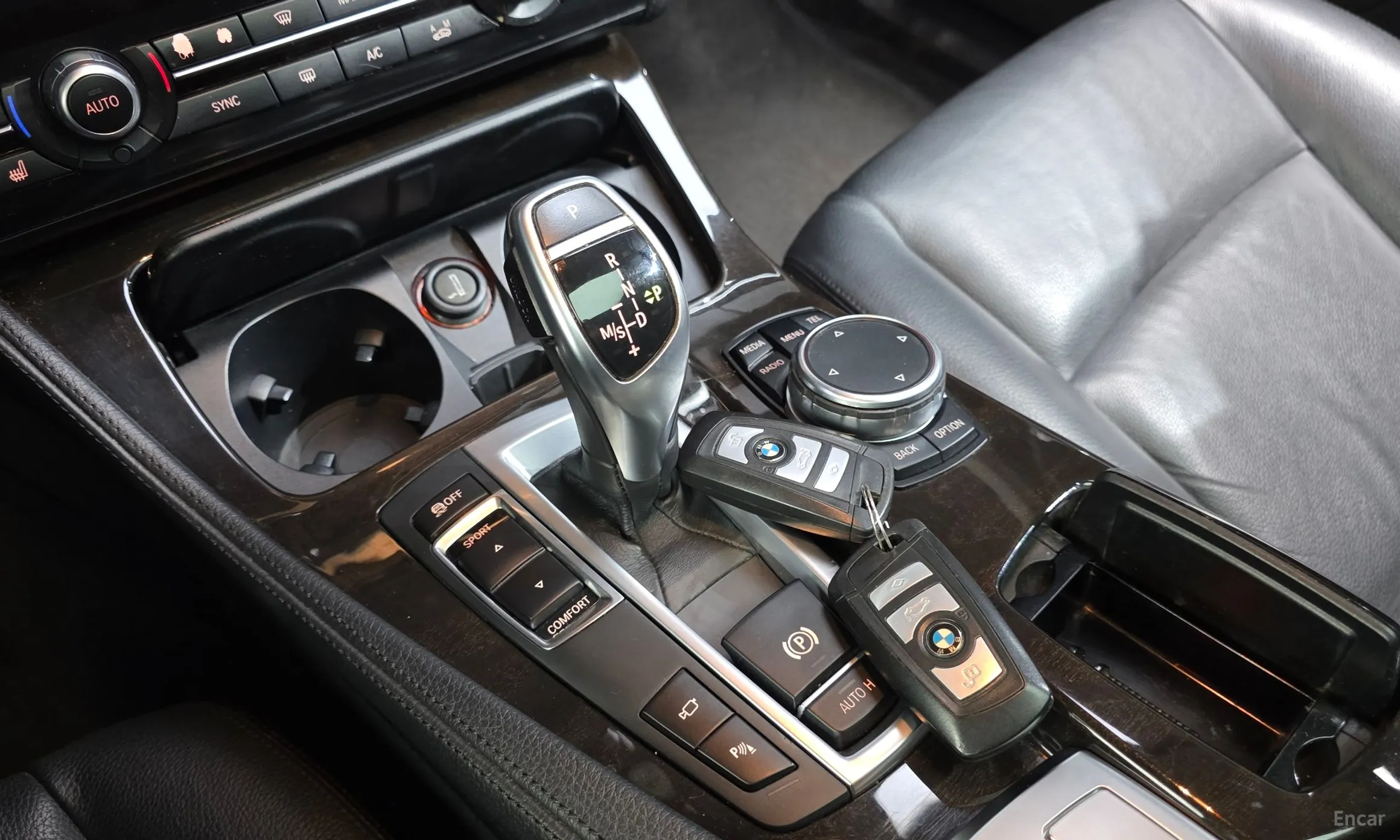 BMW 5 Series (F10) превью 9