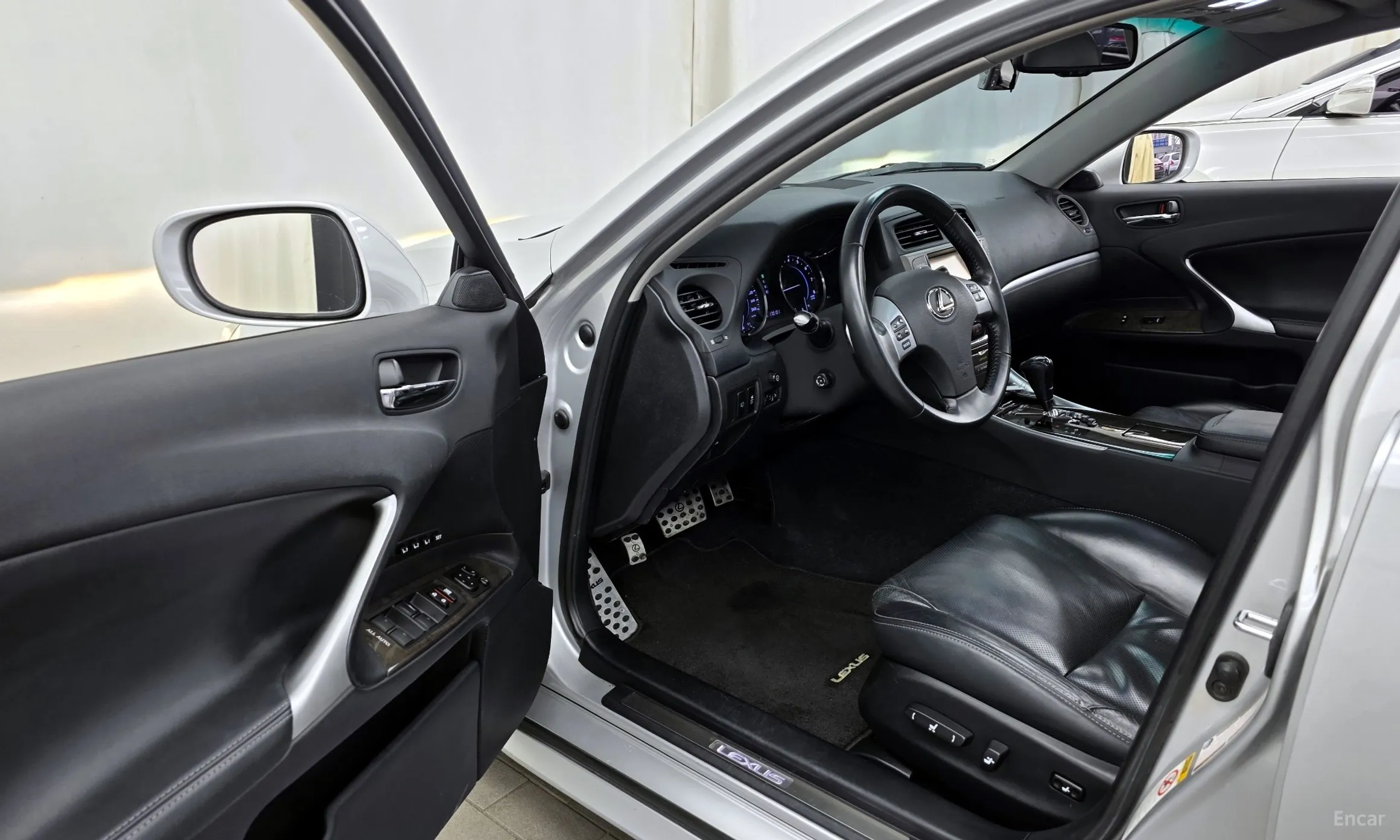 Lexus IS250 превью 10
