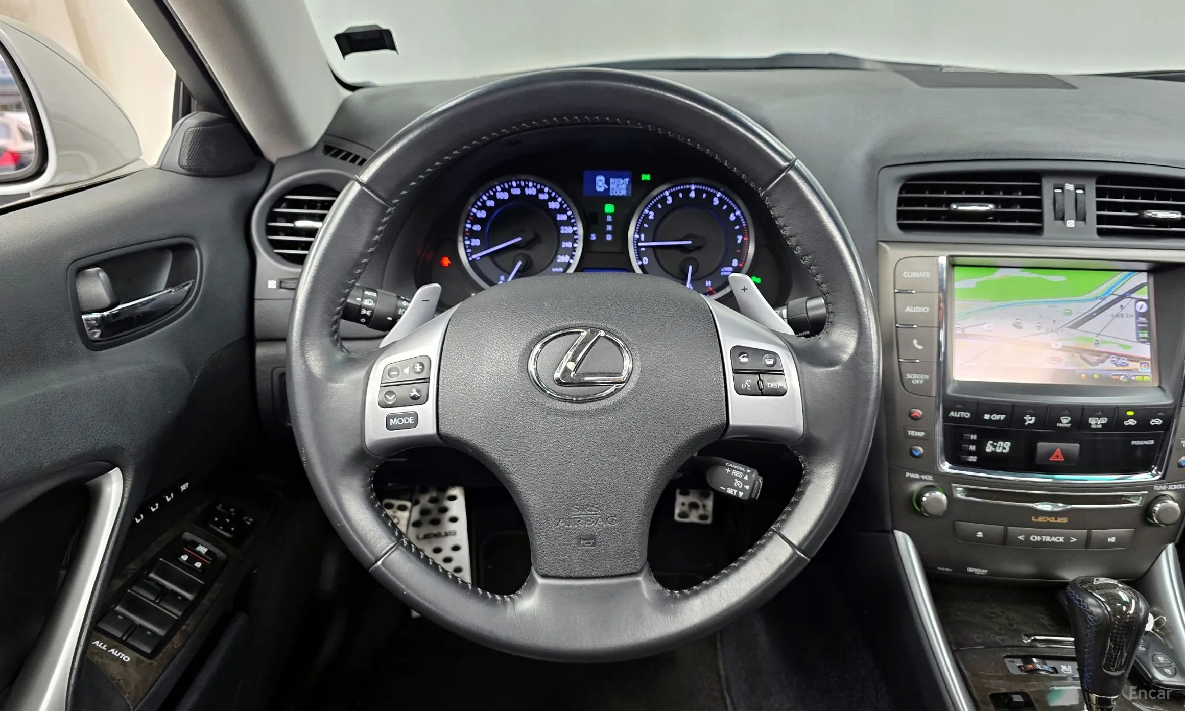 Lexus IS250 превью 13