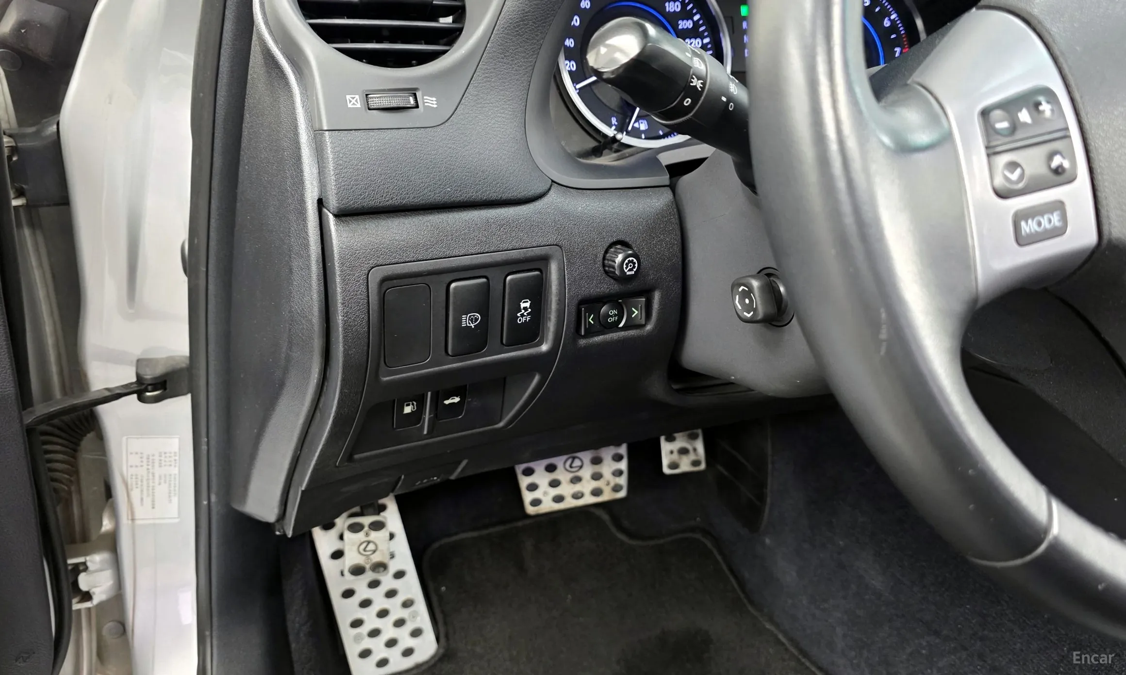 Lexus IS250 превью 16