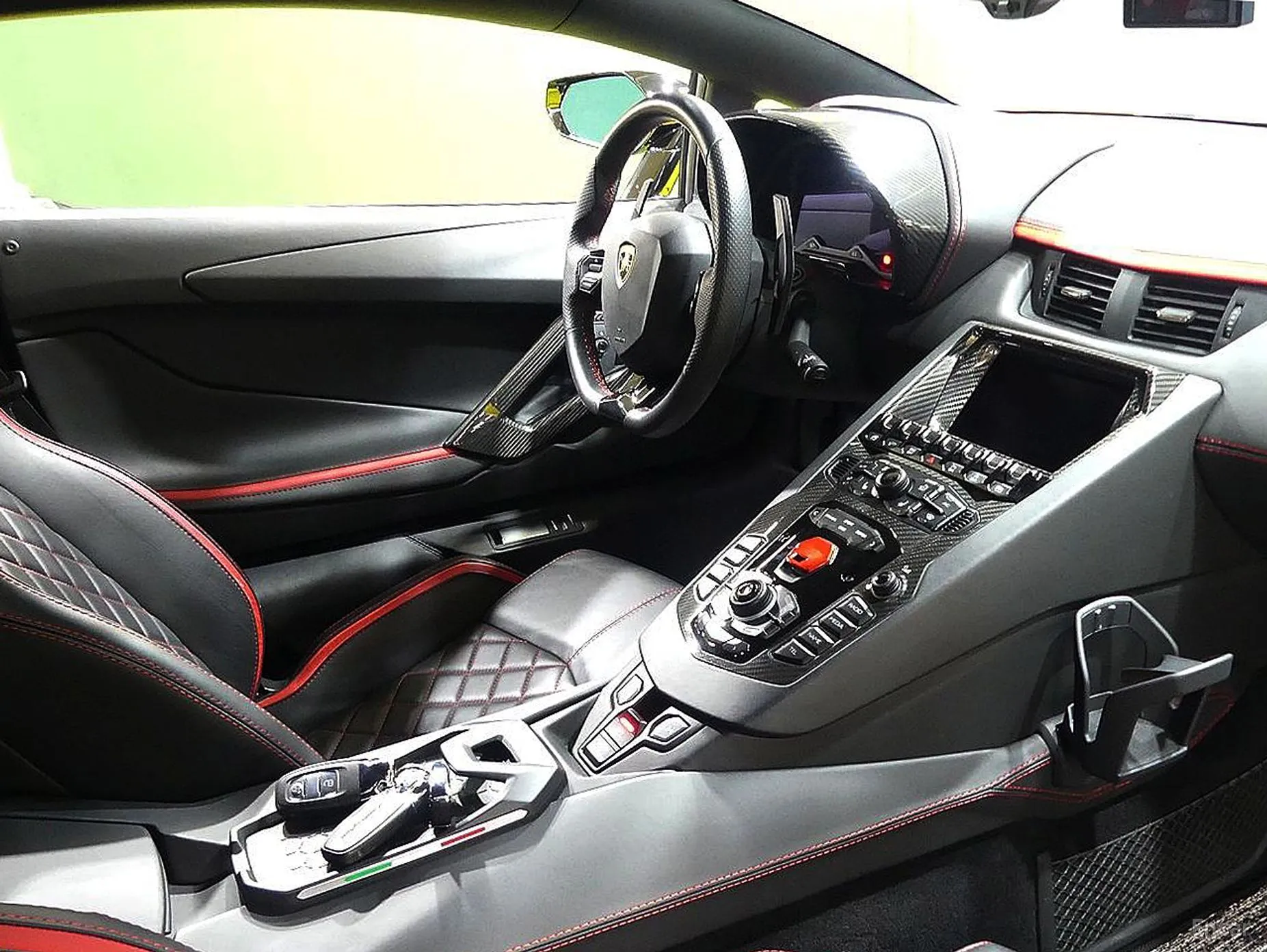 Lamborghini Aventador превью 12